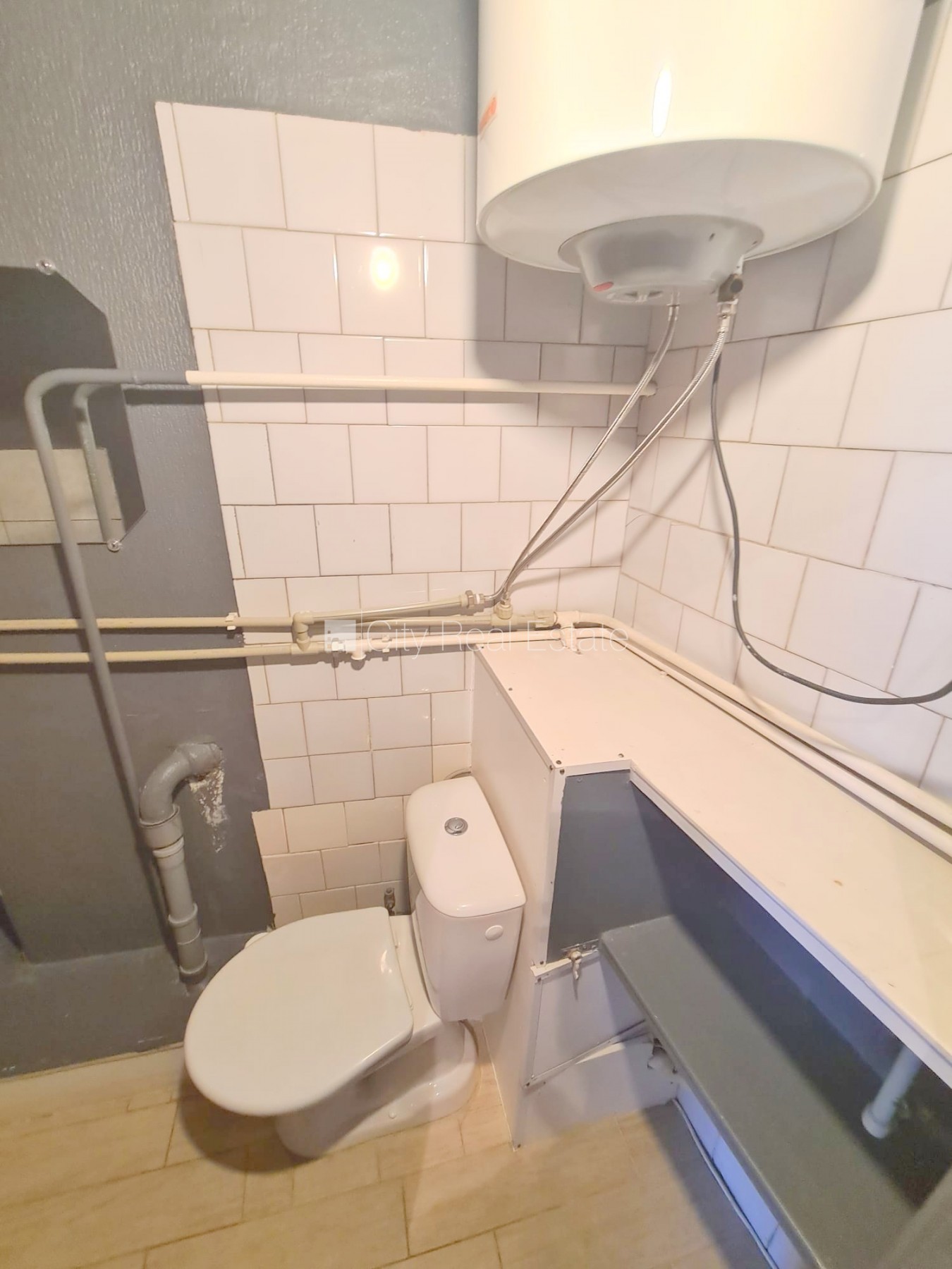 Объявление. Фасадный дом, реновированный дом, закрытый двор, вход с улицы, лестничная клетка после Цена: 240 EUR/мес. Foto #15