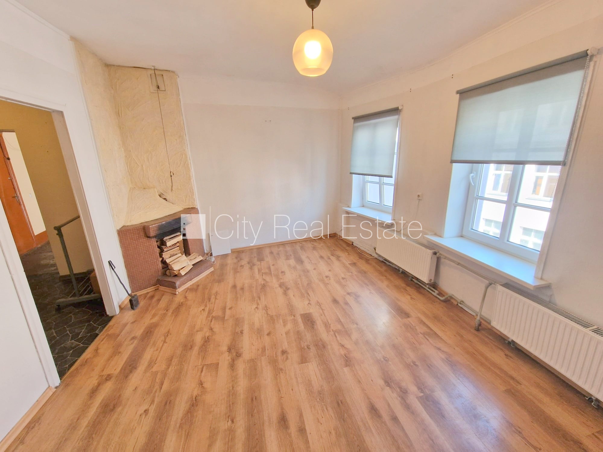 Объявление. Фасадный дом, реновированный дом, закрытый двор, вход с улицы, лестничная клетка после Цена: 240 EUR/мес. Foto #3