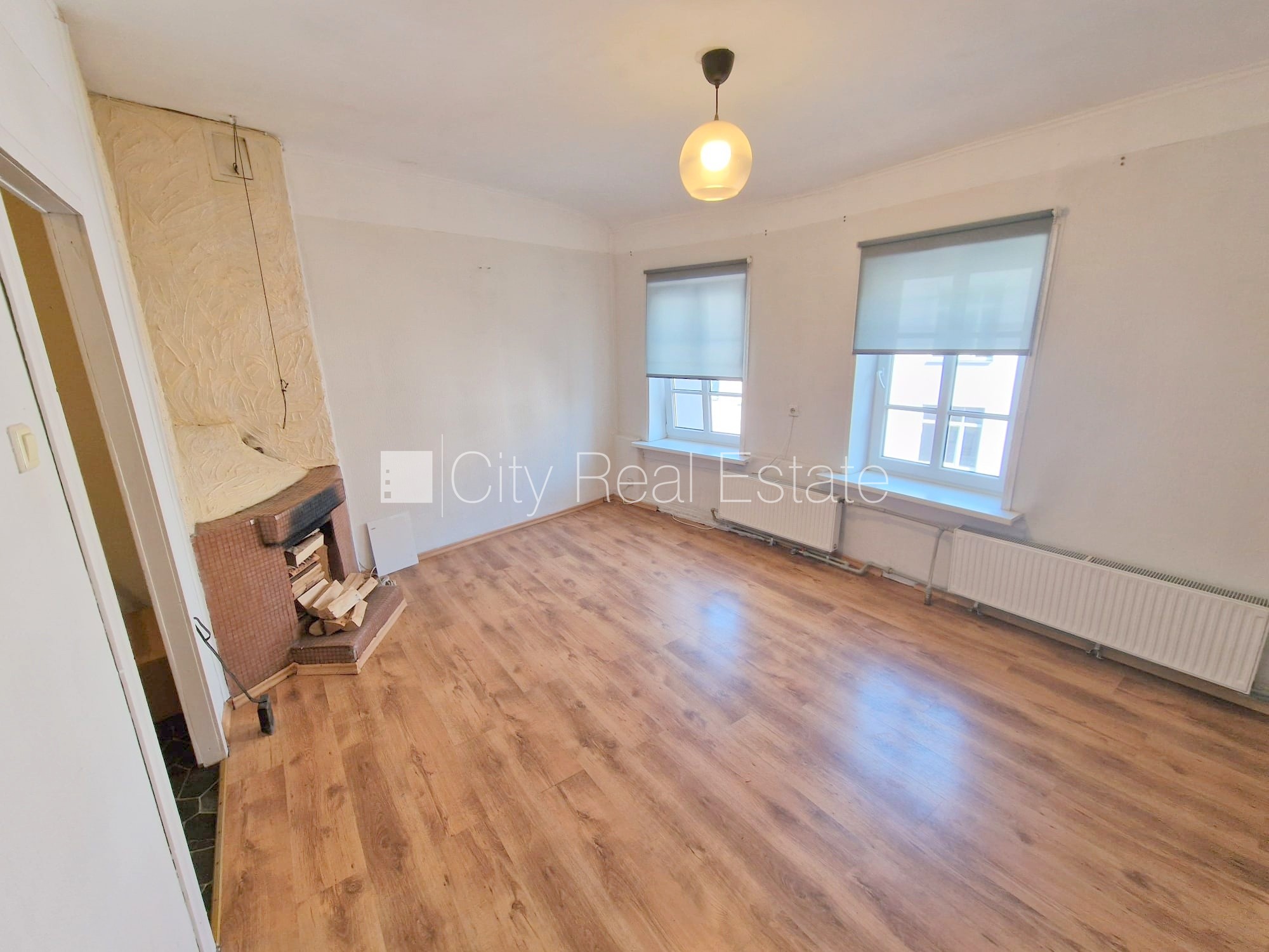 Объявление. Фасадный дом, реновированный дом, закрытый двор, вход с улицы, лестничная клетка после Цена: 240 EUR/мес. Foto #6