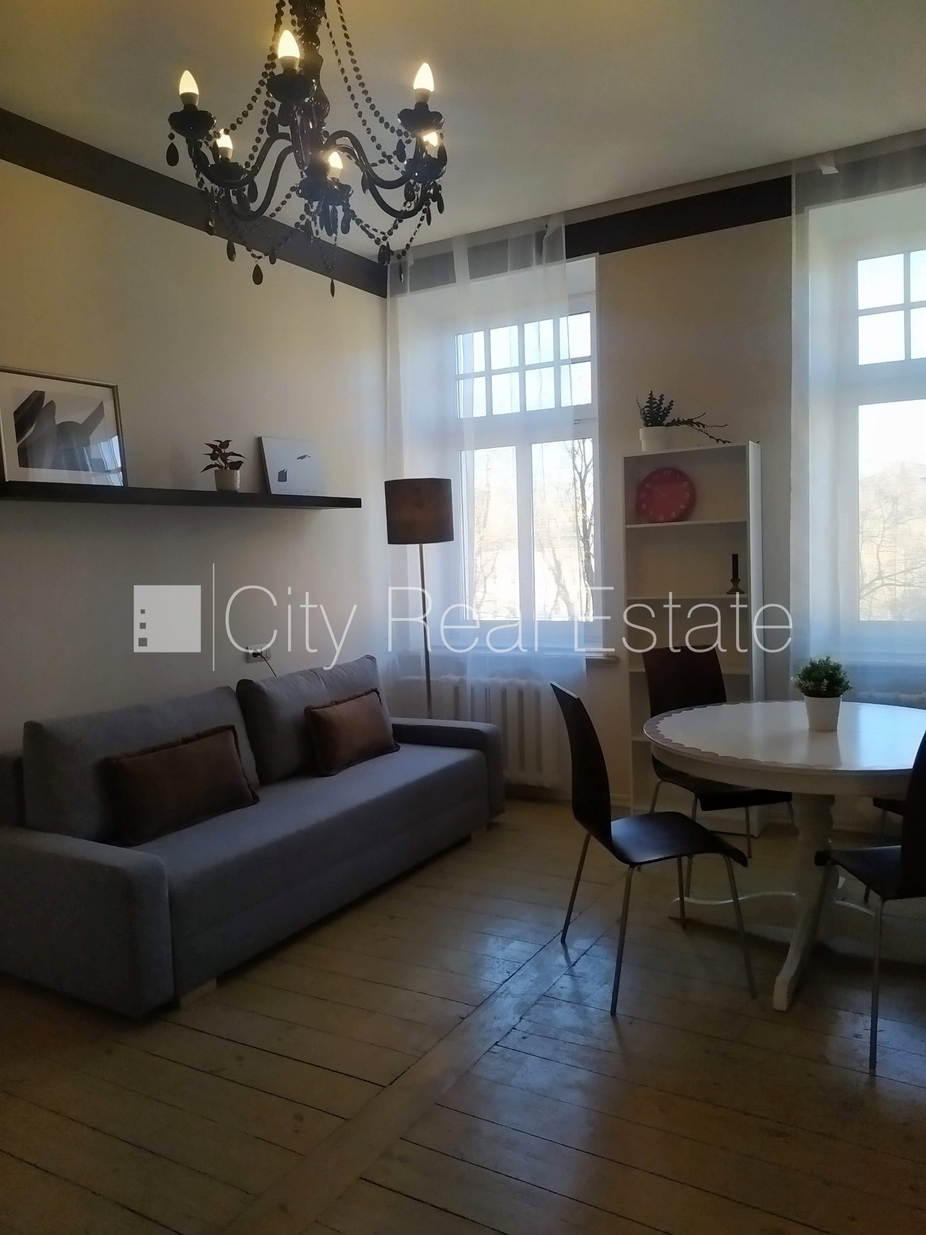 Sludinājumi. Fasādes māja, ir lifts, kāpņu telpa pēc kapitālā remonta, istabas izolētas 2 gab., studio tipa, Cena: 800 EUR/mēn Foto #3