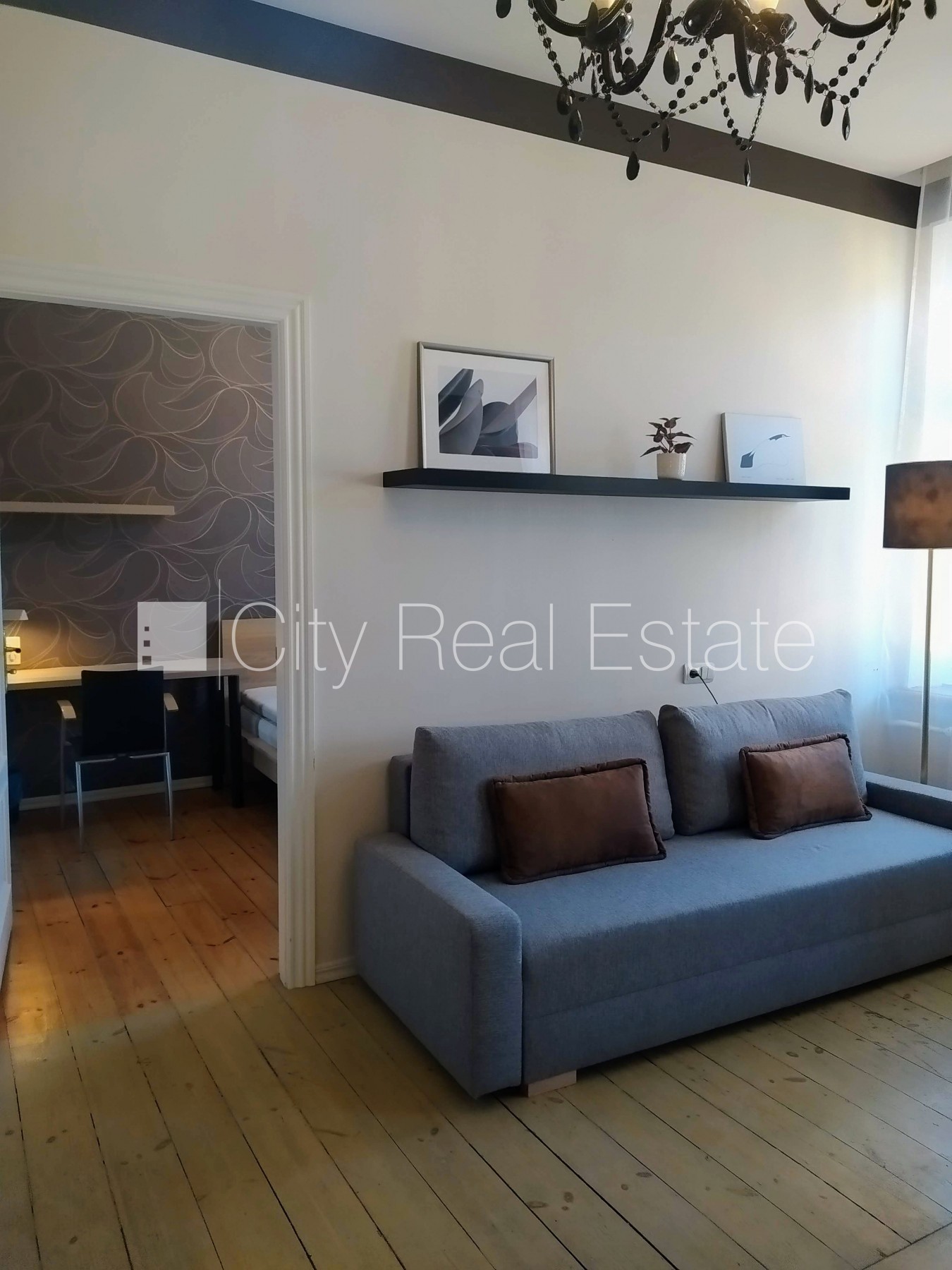 Sludinājumi. Fasādes māja, ir lifts, kāpņu telpa pēc kapitālā remonta, istabas izolētas 2 gab., studio tipa, Cena: 800 EUR/mēn Foto #4