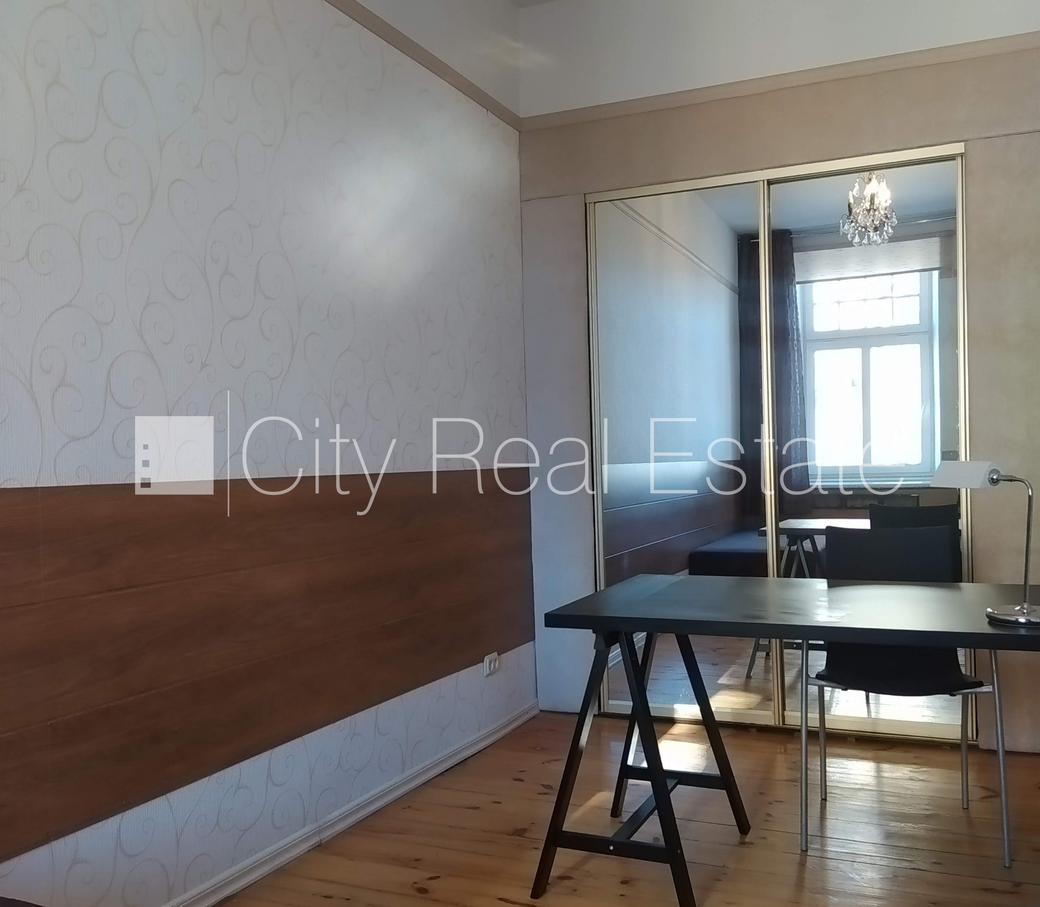 Sludinājumi. Fasādes māja, ir lifts, kāpņu telpa pēc kapitālā remonta, istabas izolētas 2 gab., studio tipa, Cena: 800 EUR/mēn Foto #8