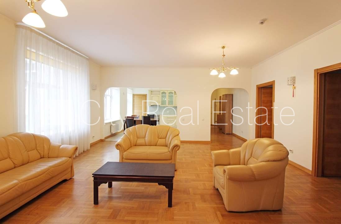 Sludinājumi. Fasādes māja, renovēta māja, slēgts pagalms, ir lifts, kāpņu telpa pēc kapitālā remonta, balkons, Cena: 848 EUR/mēn Foto #1