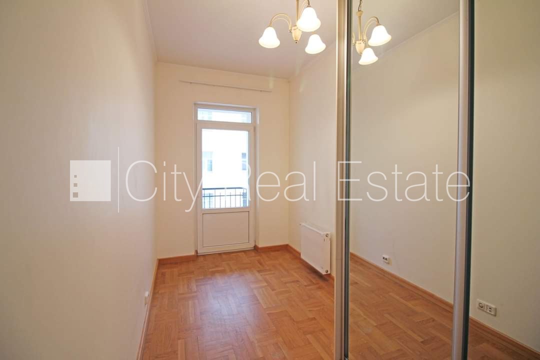 Sludinājumi. Fasādes māja, renovēta māja, slēgts pagalms, ir lifts, kāpņu telpa pēc kapitālā remonta, balkons, Cena: 848 EUR/mēn Foto #11