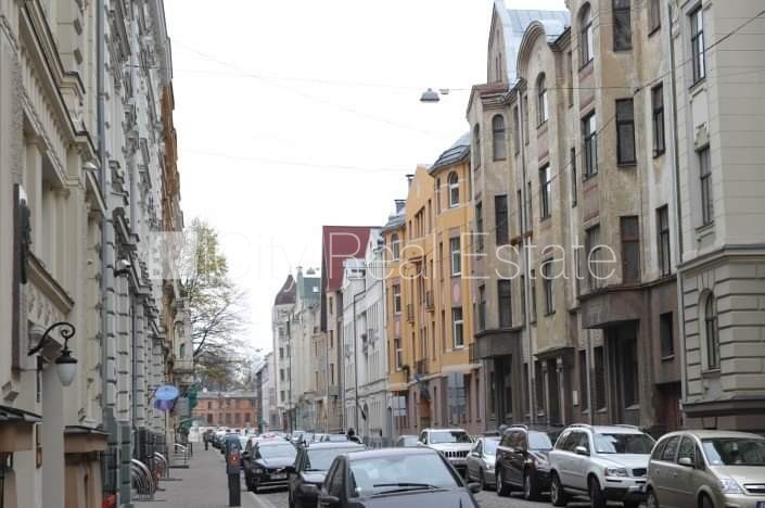 Sludinājumi. Fasādes māja, renovēta māja, slēgts pagalms, ir lifts, kāpņu telpa pēc kapitālā remonta, balkons, Cena: 848 EUR/mēn Foto #23