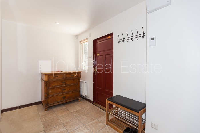 Sludinājumi. Renovēta māja, labiekārtots apzaļumots pagalms, iežogota teritorija, terase, veranda, guļamistabu Cena: 2500 EUR/mēn Foto #21