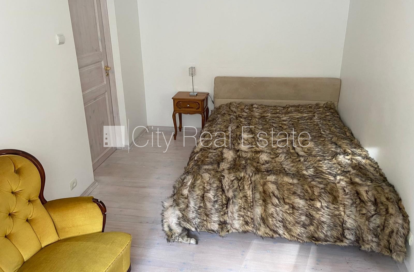 Sludinājumi. Renovēta māja, labiekārtots apzaļumots pagalms, iežogota teritorija, terase, veranda, guļamistabu Cena: 2500 EUR/mēn Foto #17