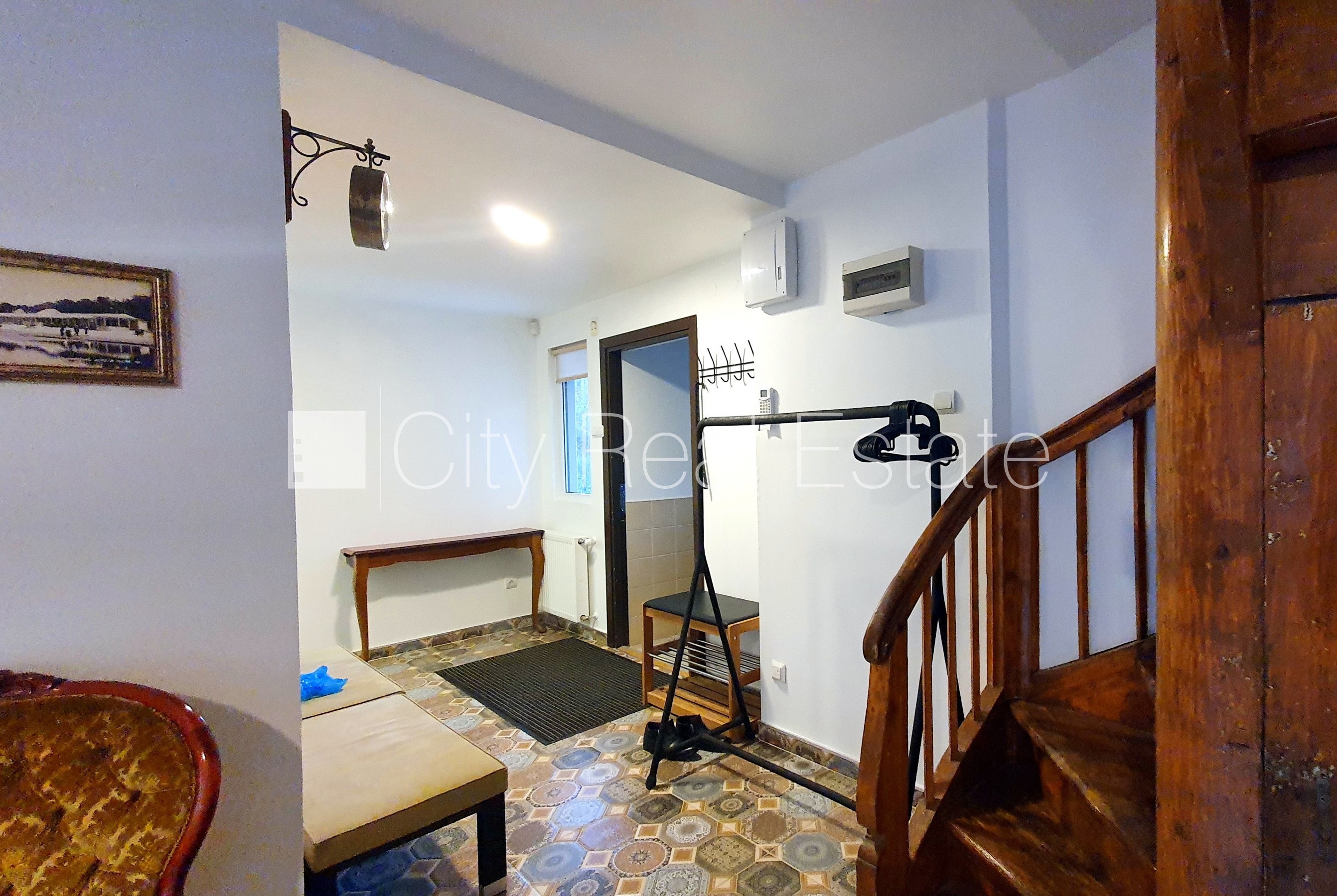 Sludinājumi. Renovēta māja, labiekārtots apzaļumots pagalms, iežogota teritorija, terase, veranda, guļamistabu Cena: 2500 EUR/mēn Foto #13