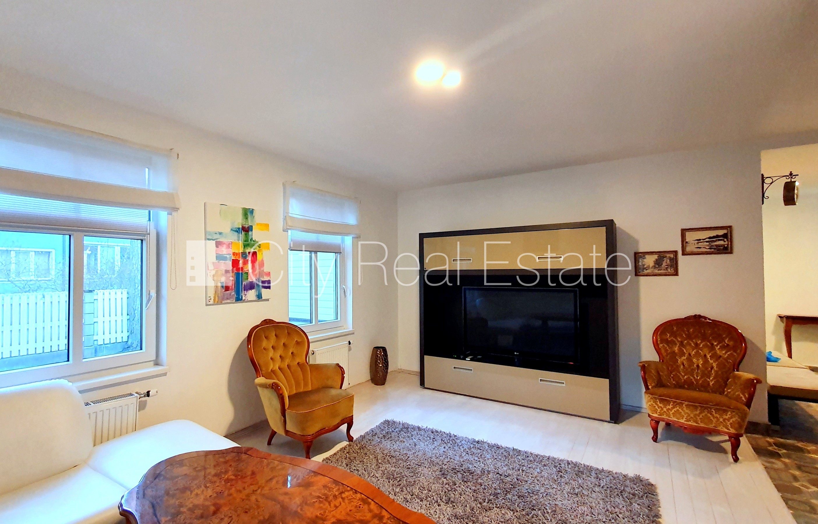 Sludinājumi. Renovēta māja, labiekārtots apzaļumots pagalms, iežogota teritorija, terase, veranda, guļamistabu Cena: 2500 EUR/mēn Foto #4