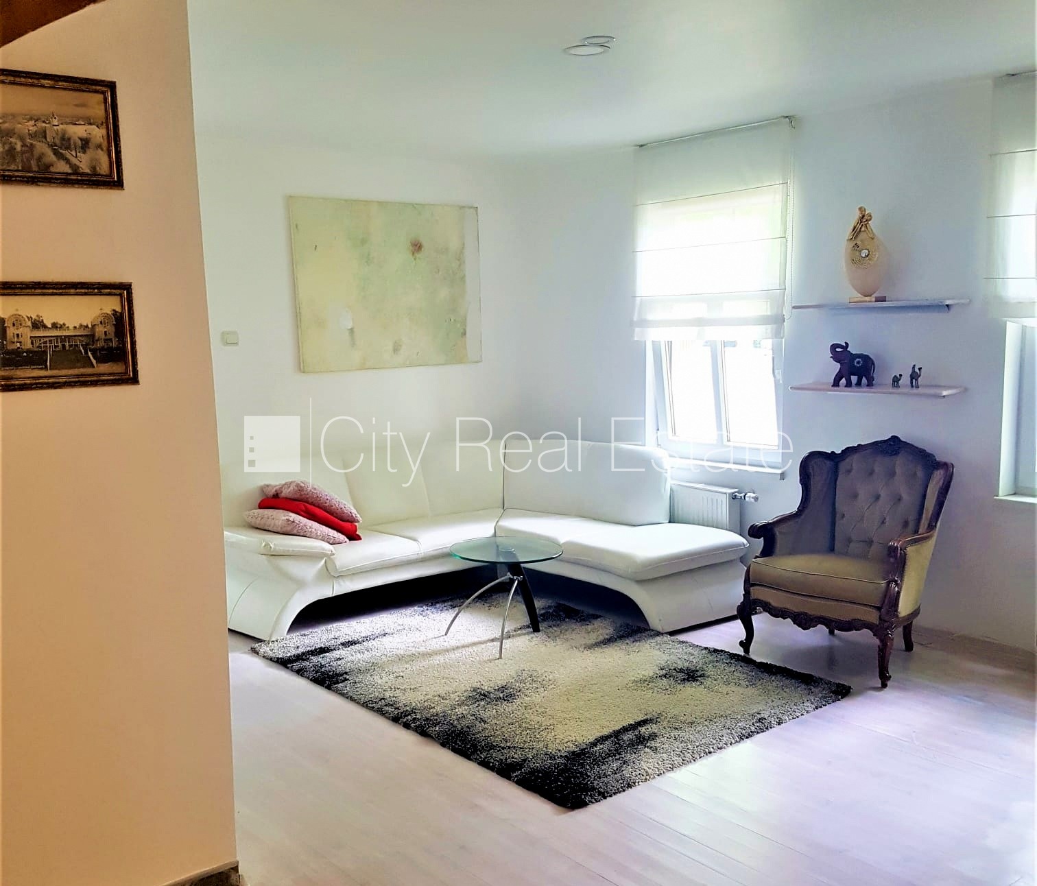 Sludinājumi. Renovēta māja, labiekārtots apzaļumots pagalms, iežogota teritorija, terase, veranda, guļamistabu Cena: 2500 EUR/mēn Foto #5