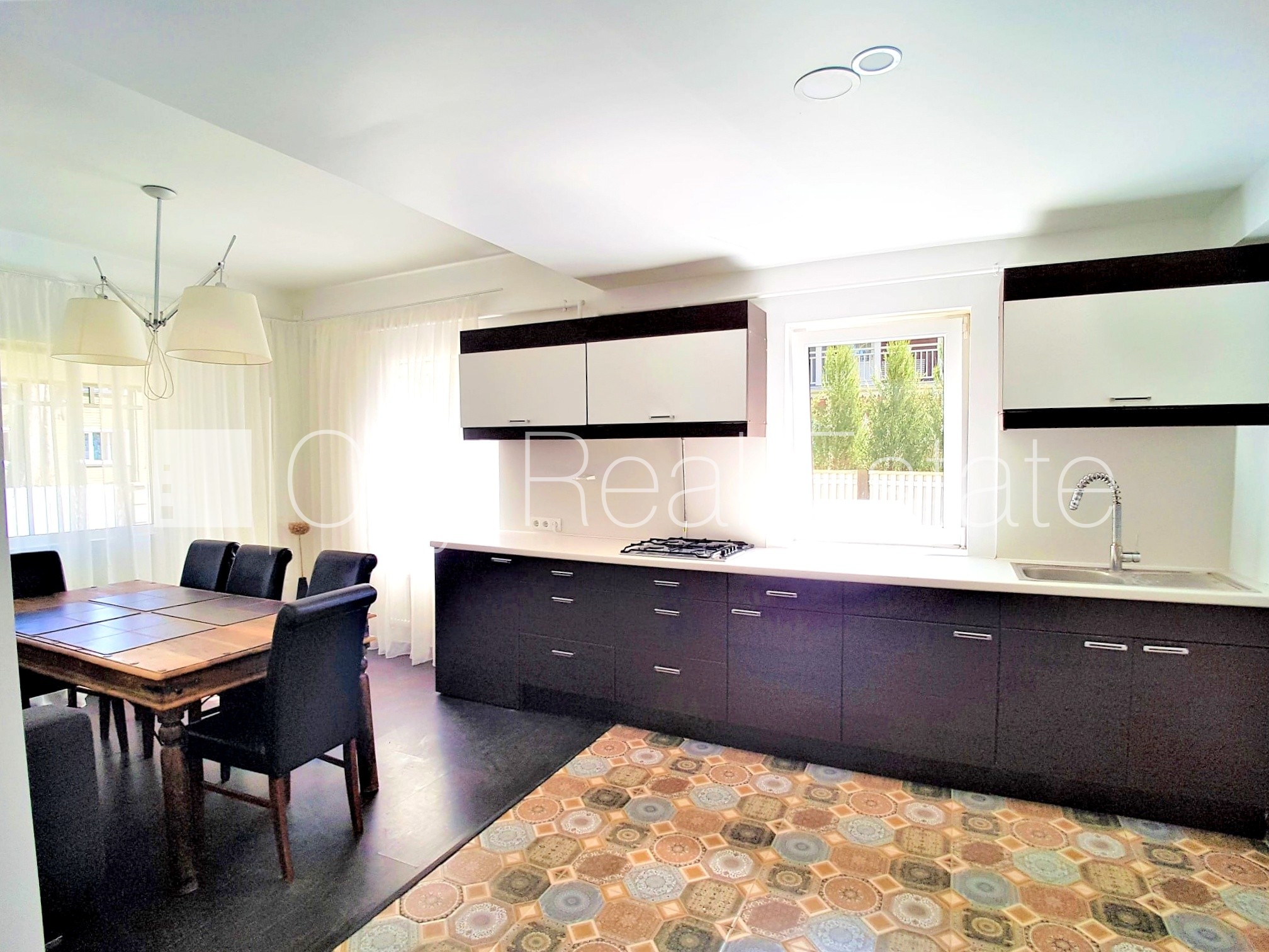 Sludinājumi. Renovēta māja, labiekārtots apzaļumots pagalms, iežogota teritorija, terase, veranda, guļamistabu Cena: 2500 EUR/mēn Foto #7