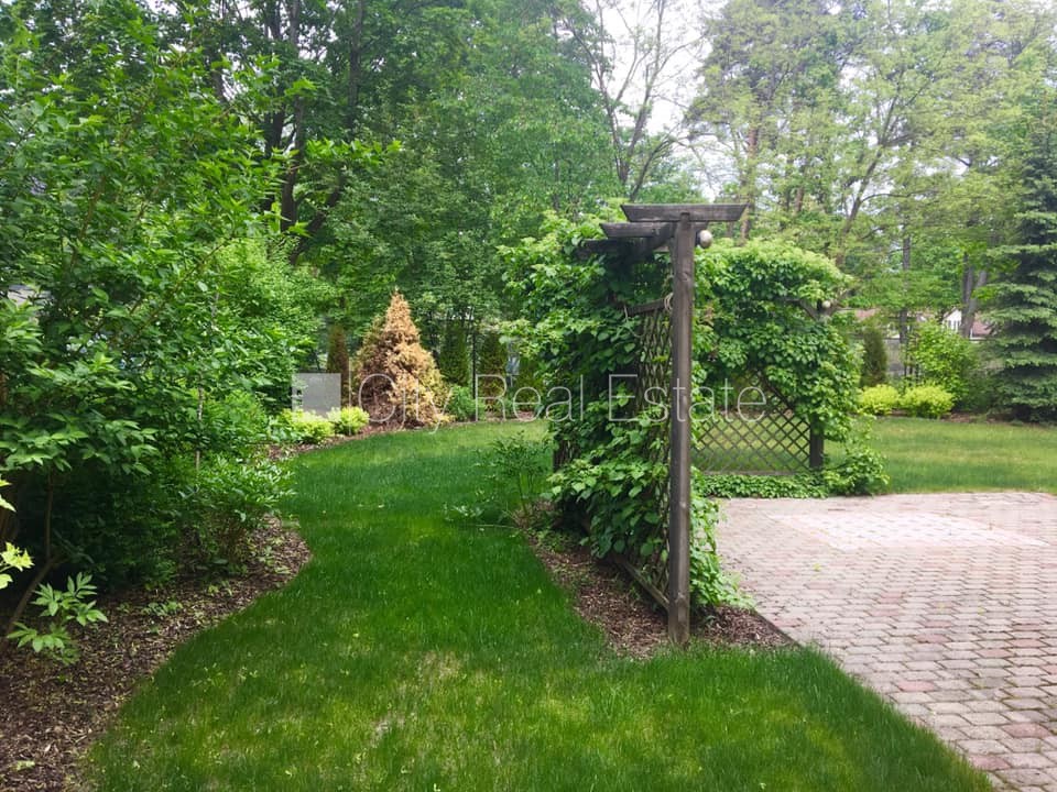 Sludinājumi. Labiekārtots apzaļumots pagalms, iežogota teritorija ar koka sētu, garāža vienai automašīnai, Cena: 695000 EUR Foto #16