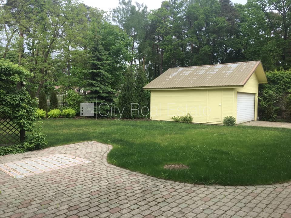 Sludinājumi. Labiekārtots apzaļumots pagalms, iežogota teritorija ar koka sētu, garāža vienai automašīnai, Cena: 695000 EUR Foto #14