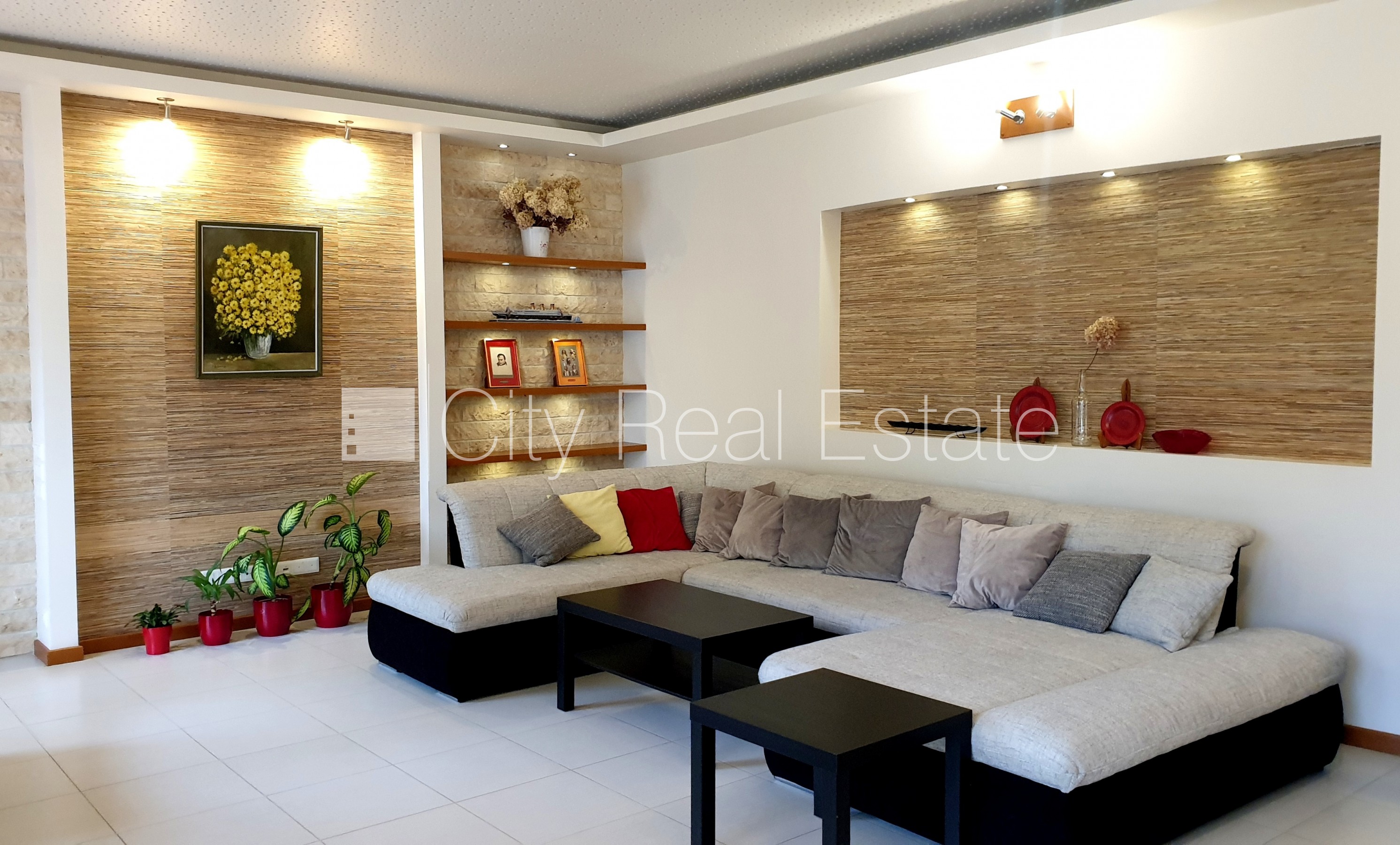 Sludinājumi. Zeme īpašumā, jaunceltne, fasādes māja, ķieģeļu mūra sienas, labiekārtota apzaļumota teritorija Cena: 1.35e+06 EUR Foto #13