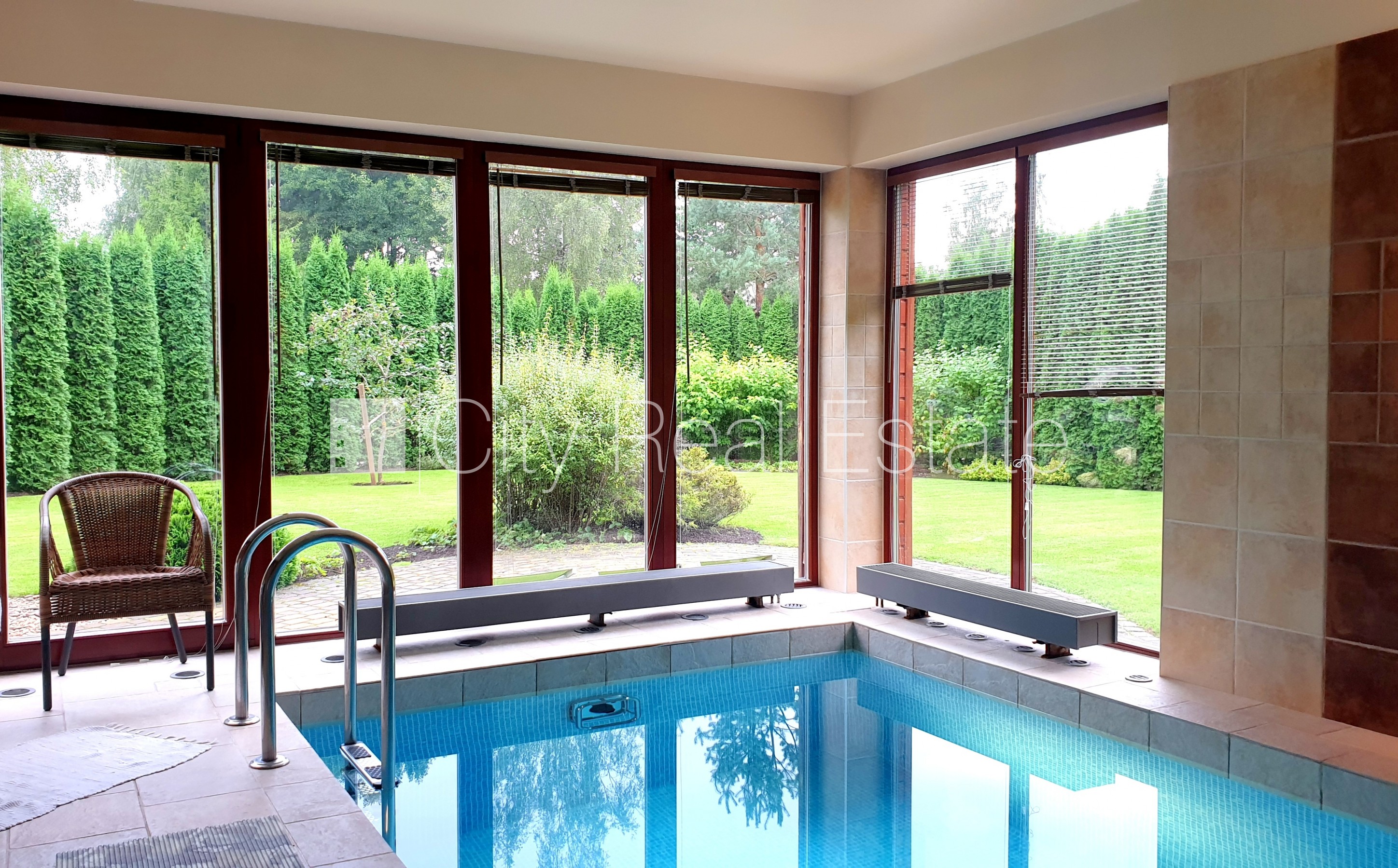 Sludinājumi. Zeme īpašumā, jaunceltne, fasādes māja, ķieģeļu mūra sienas, labiekārtota apzaļumota teritorija Cena: 1.35e+06 EUR Foto #2