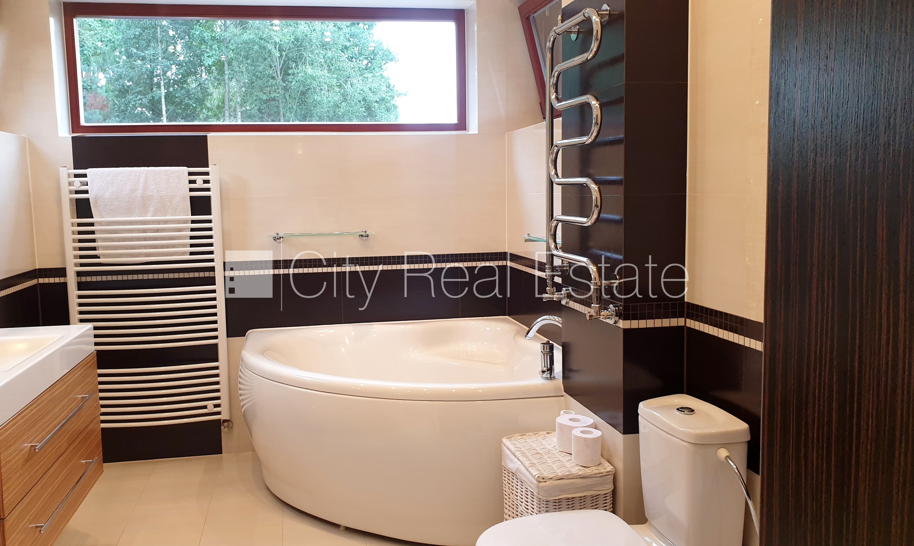 Sludinājumi. Zeme īpašumā, jaunceltne, fasādes māja, ķieģeļu mūra sienas, labiekārtota apzaļumota teritorija Cena: 1.35e+06 EUR Foto #19