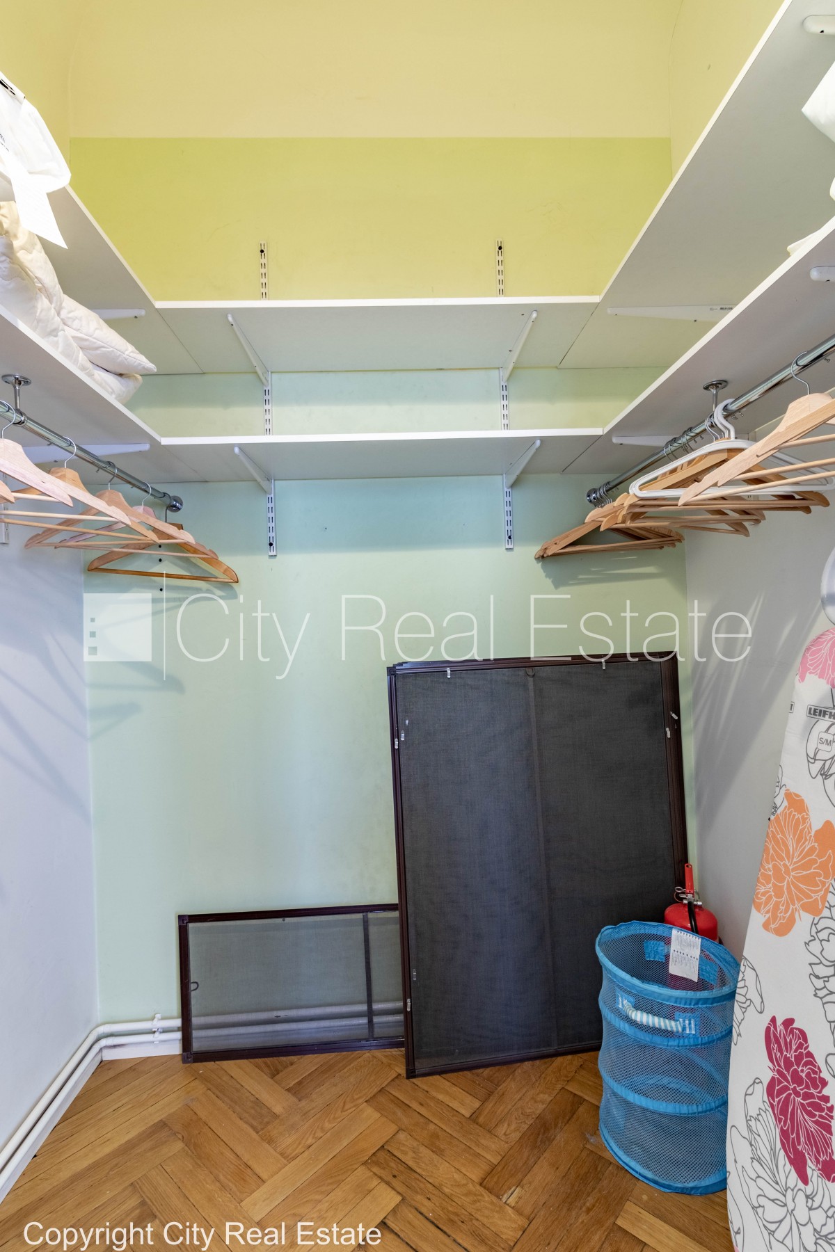 Объявление. Фасадный дом, благоустроенный озеленённый двор, лестничная клетка после капитального ремонта, Цена: 1100 EUR/мес. Foto #9