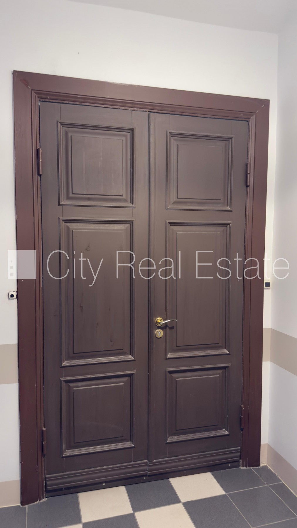 Объявление. Фасадный дом, благоустроенный озеленённый двор, лестничная клетка после капитального ремонта, Цена: 1100 EUR/мес. Foto #22