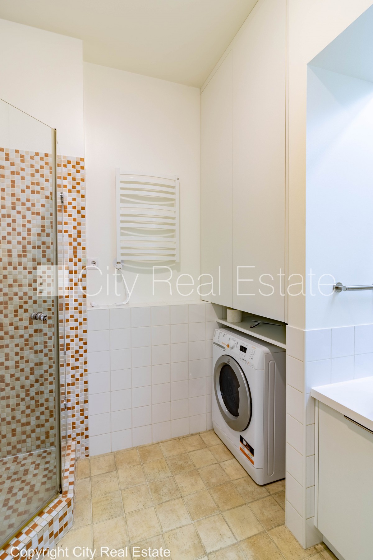 Объявление. Фасадный дом, благоустроенный озеленённый двор, лестничная клетка после капитального ремонта, Цена: 1100 EUR/мес. Foto #15