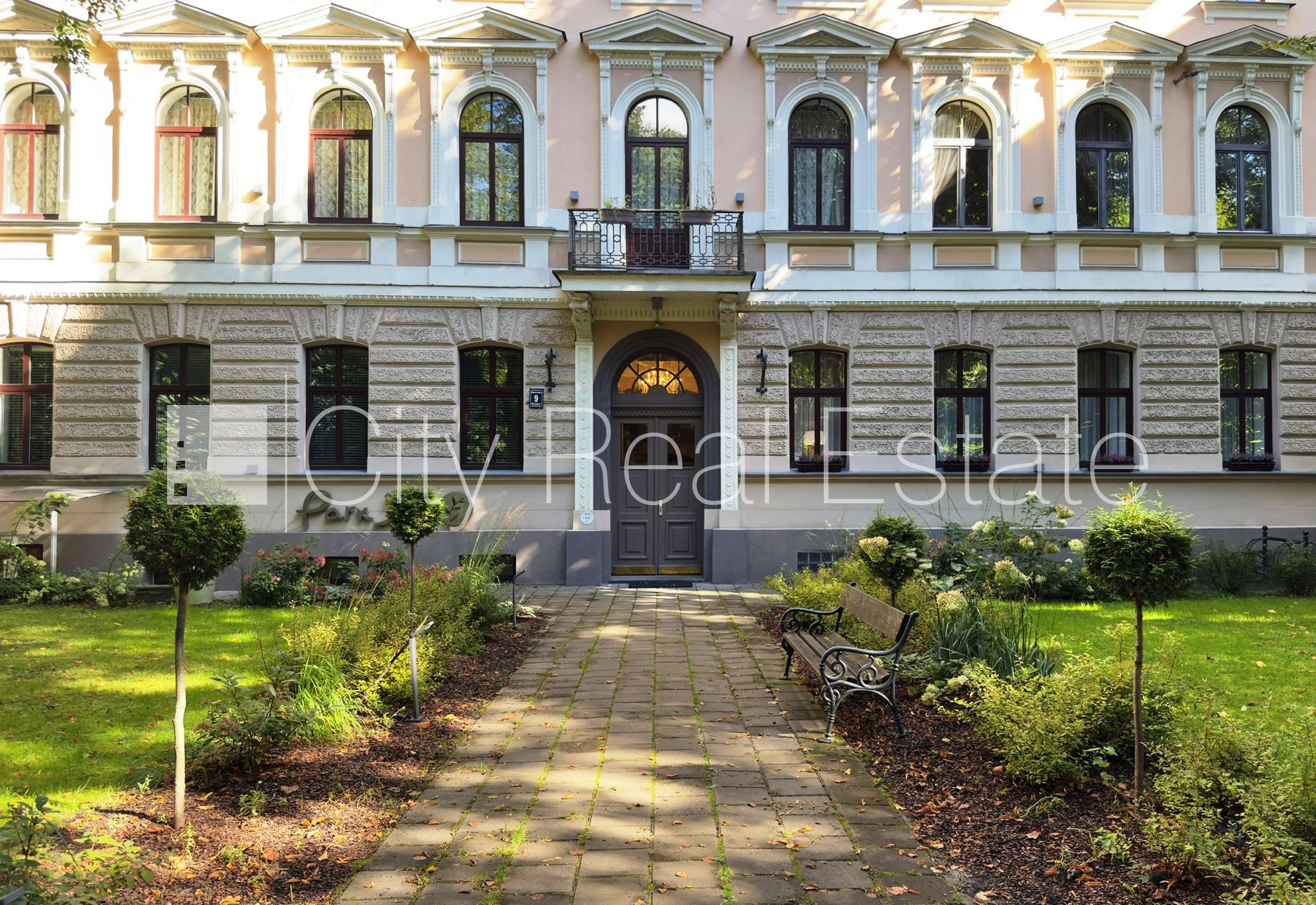 Объявление. Фасадный дом, благоустроенный озеленённый двор, лестничная клетка после капитального ремонта, Цена: 1100 EUR/мес. Foto #25