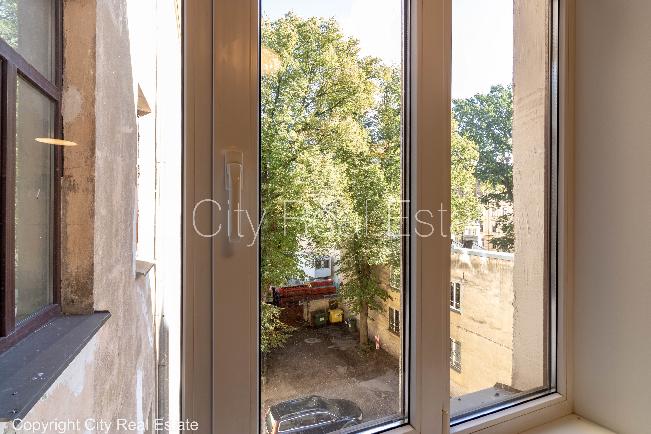 Объявление. Фасадный дом, благоустроенный озеленённый двор, лестничная клетка после капитального ремонта, Цена: 1100 EUR/мес. Foto #20