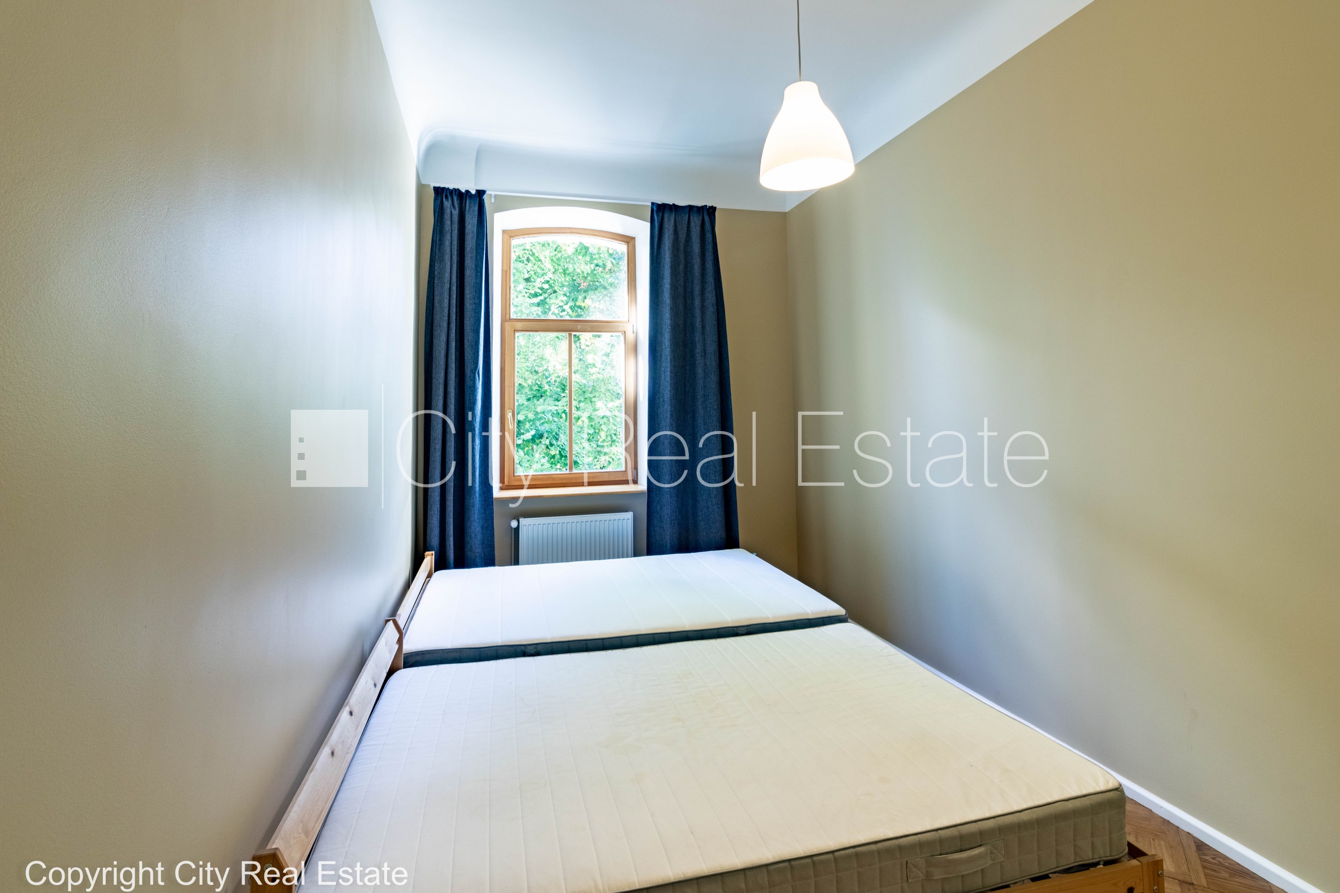 Объявление. Фасадный дом, благоустроенный озеленённый двор, лестничная клетка после капитального ремонта, Цена: 1100 EUR/мес. Foto #11