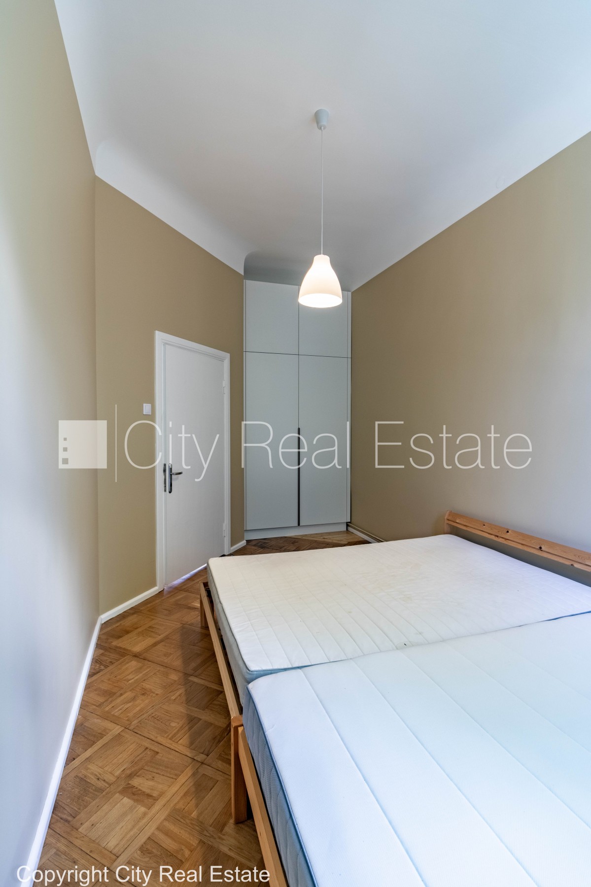 Объявление. Фасадный дом, благоустроенный озеленённый двор, лестничная клетка после капитального ремонта, Цена: 1100 EUR/мес. Foto #12