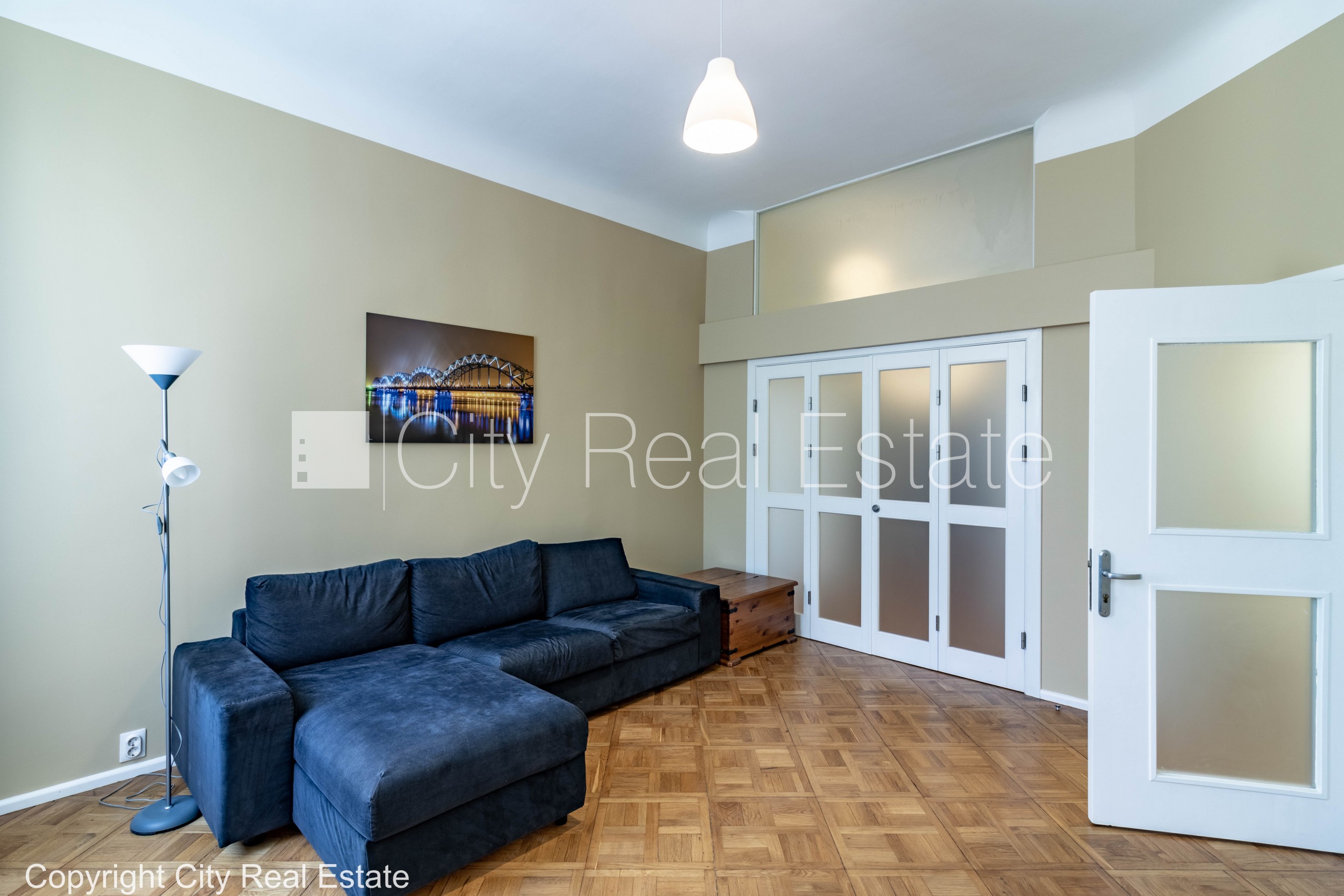 Объявление. Фасадный дом, благоустроенный озеленённый двор, лестничная клетка после капитального ремонта, Цена: 1100 EUR/мес. Foto #5