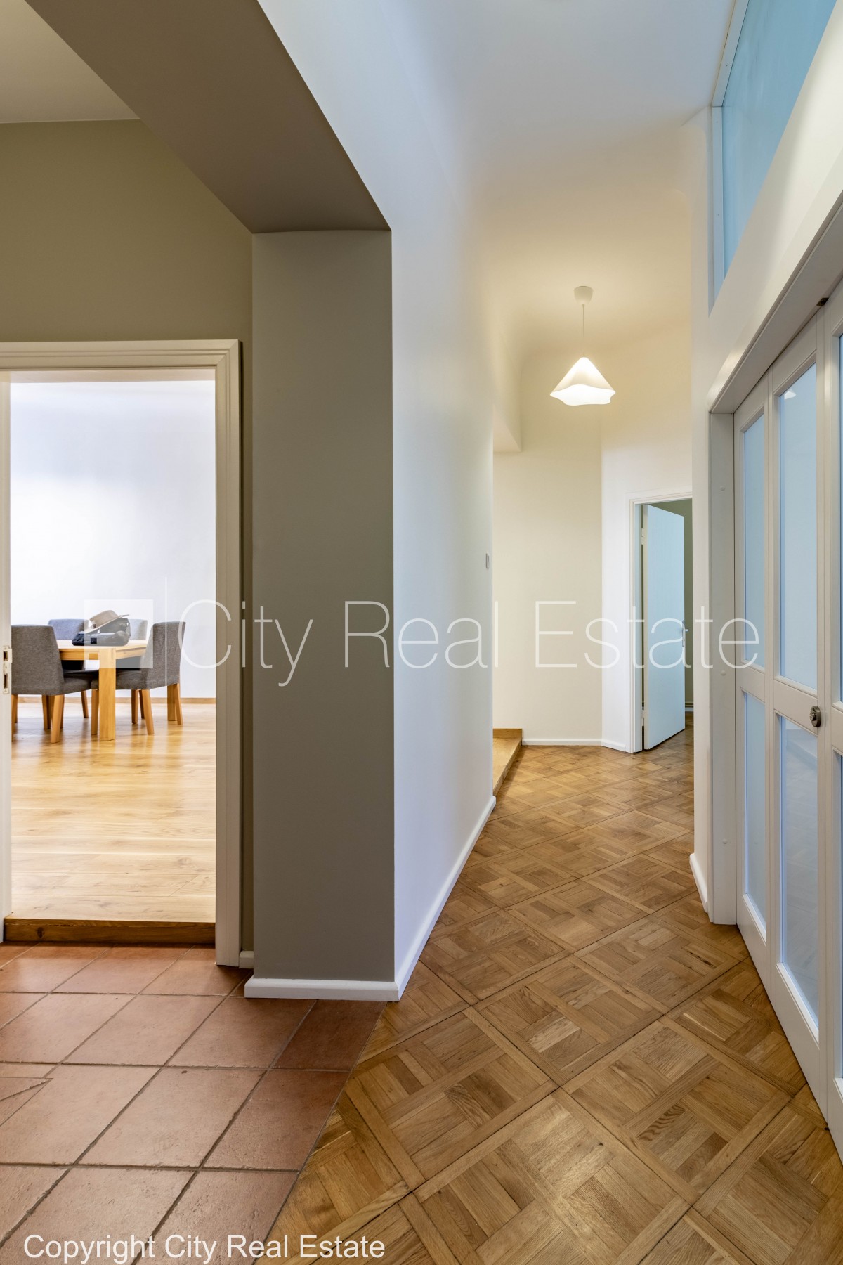 Объявление. Фасадный дом, благоустроенный озеленённый двор, лестничная клетка после капитального ремонта, Цена: 1100 EUR/мес. Foto #17