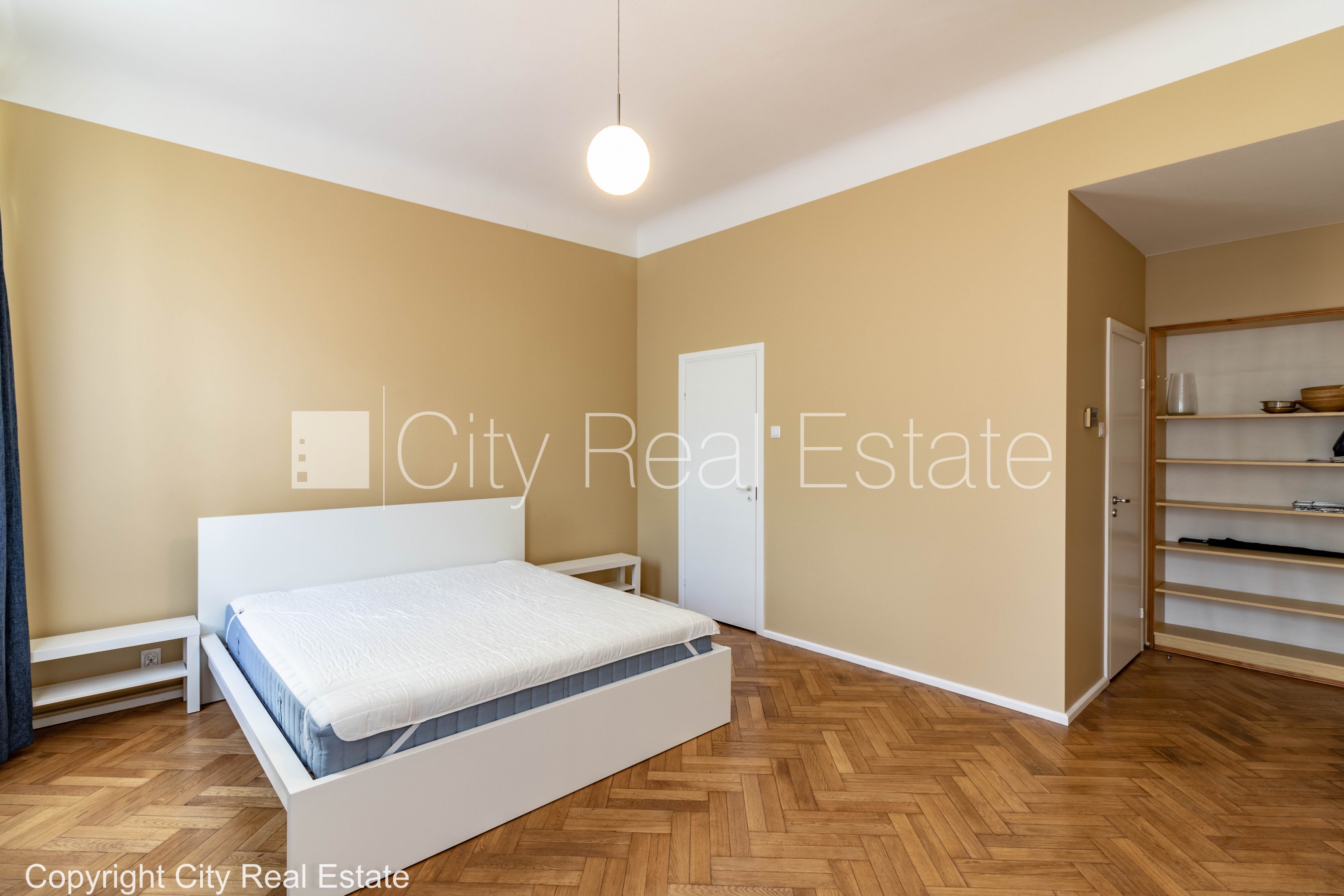 Объявление. Фасадный дом, благоустроенный озеленённый двор, лестничная клетка после капитального ремонта, Цена: 1100 EUR/мес. Foto #6