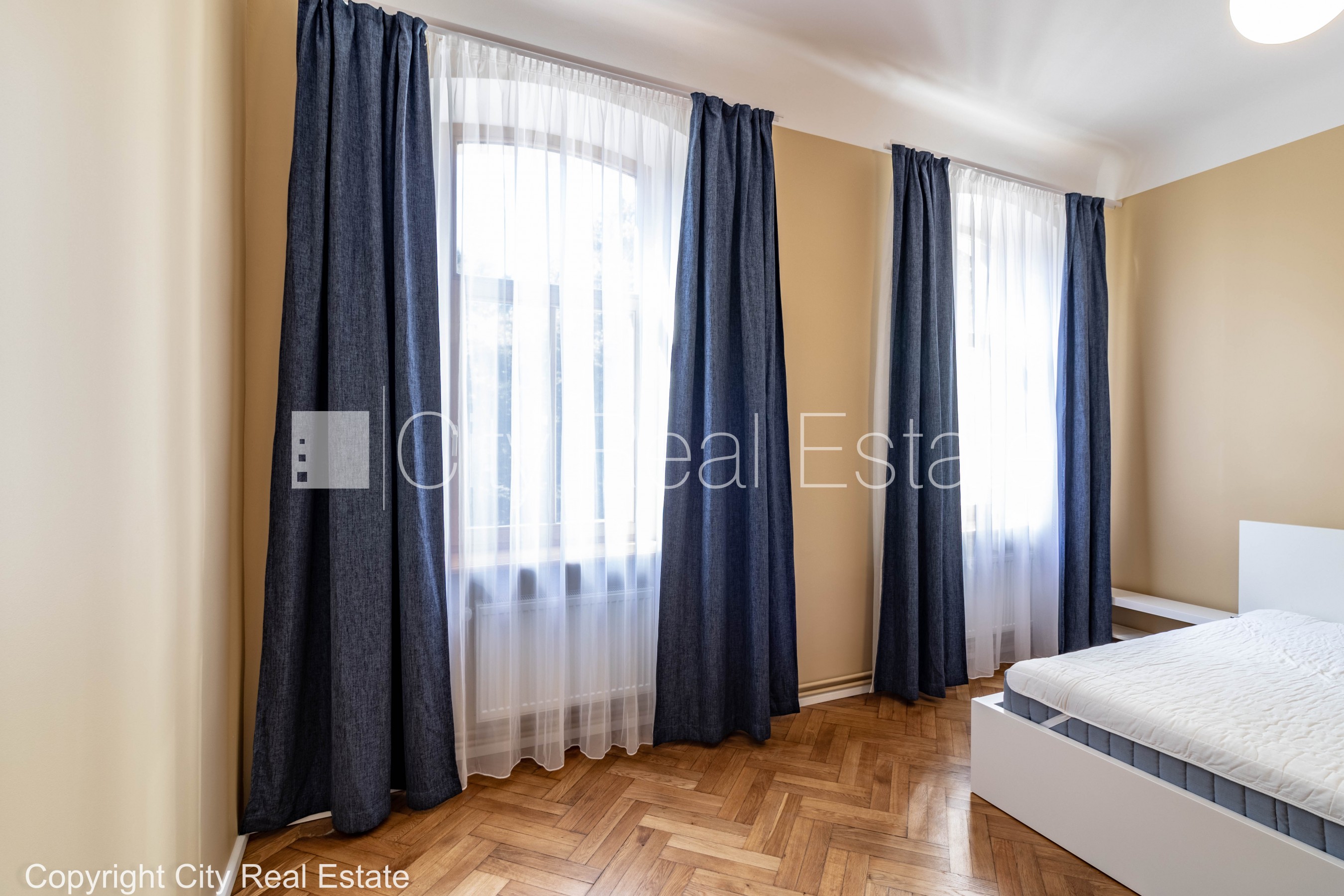 Объявление. Фасадный дом, благоустроенный озеленённый двор, лестничная клетка после капитального ремонта, Цена: 1100 EUR/мес. Foto #10