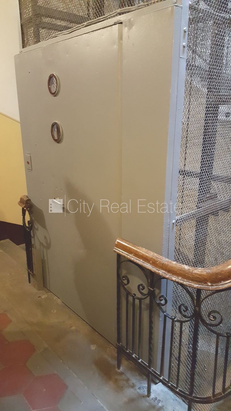 Sludinājumi. Fasādes māja, ir lifts, kāpņu telpa pēc kosmētiskā remonta, studio tipa, virtuve apvienota ar Cena: 500 EUR/mēn Foto #17