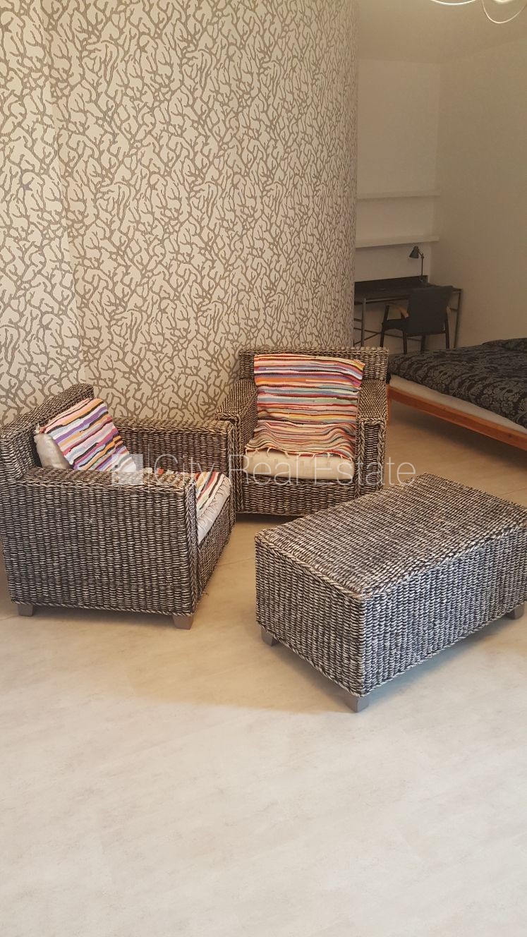 Sludinājumi. Fasādes māja, ir lifts, kāpņu telpa pēc kosmētiskā remonta, studio tipa, virtuve apvienota ar Cena: 500 EUR/mēn Foto #9