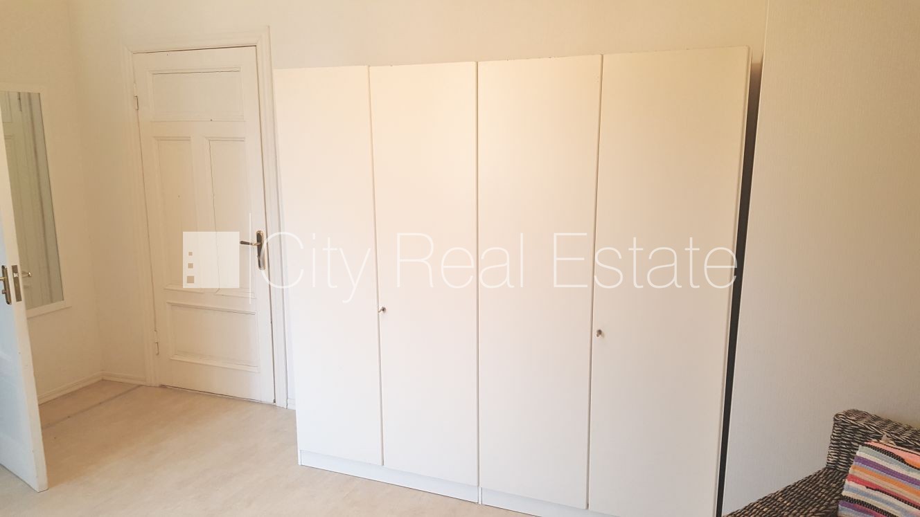 Sludinājumi. Fasādes māja, ir lifts, kāpņu telpa pēc kosmētiskā remonta, studio tipa, virtuve apvienota ar Cena: 500 EUR/mēn Foto #7