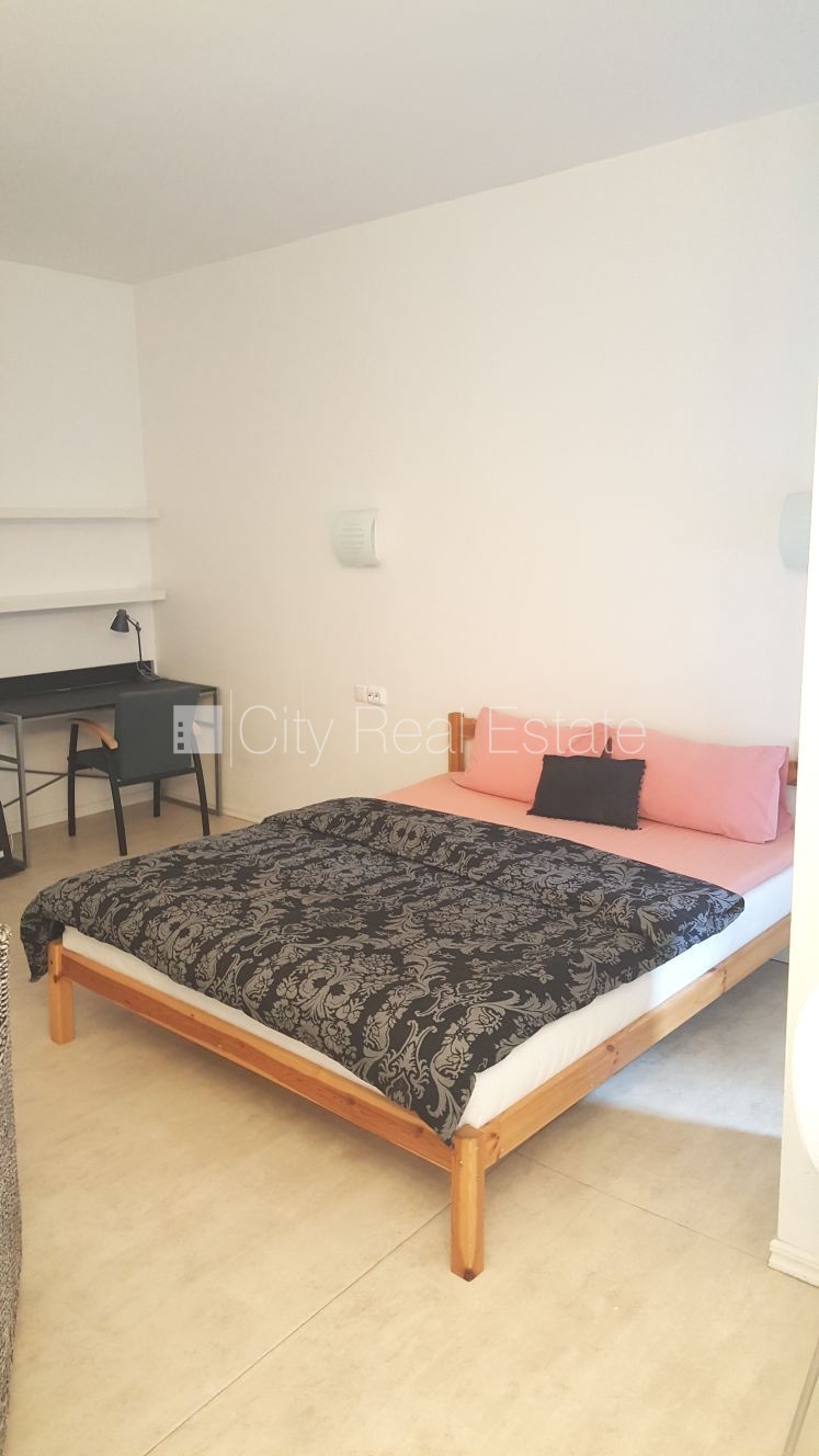 Sludinājumi. Fasādes māja, ir lifts, kāpņu telpa pēc kosmētiskā remonta, studio tipa, virtuve apvienota ar Cena: 500 EUR/mēn Foto #6