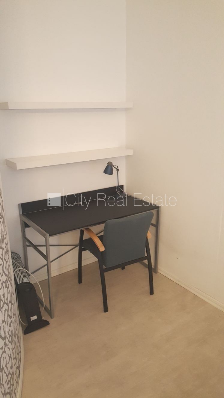 Sludinājumi. Fasādes māja, ir lifts, kāpņu telpa pēc kosmētiskā remonta, studio tipa, virtuve apvienota ar Cena: 500 EUR/mēn Foto #10