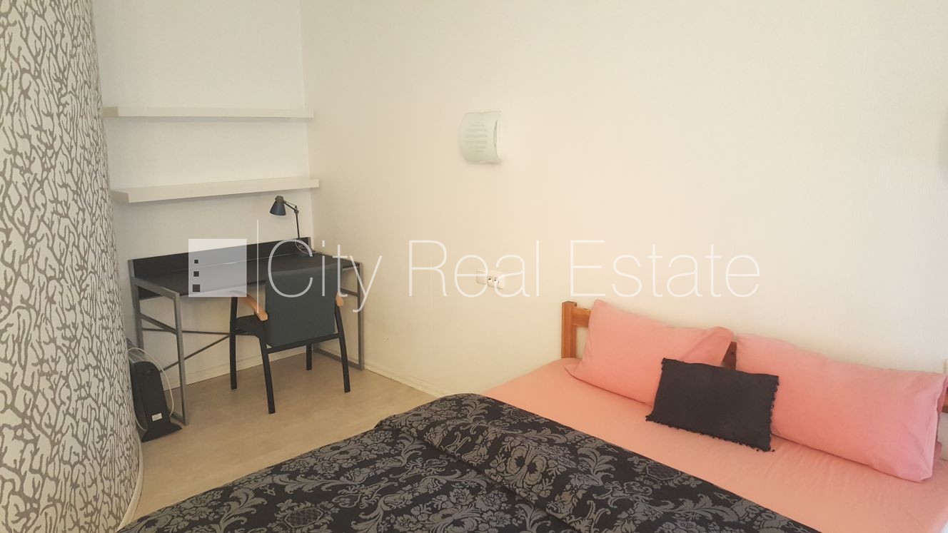 Sludinājumi. Fasādes māja, ir lifts, kāpņu telpa pēc kosmētiskā remonta, studio tipa, virtuve apvienota ar Cena: 500 EUR/mēn Foto #4