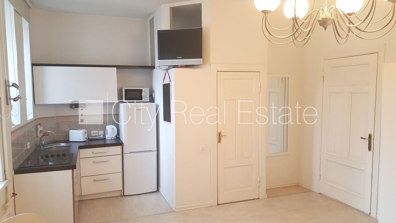 Sludinājumi. Fasādes māja, ir lifts, kāpņu telpa pēc kosmētiskā remonta, studio tipa, virtuve apvienota ar Cena: 500 EUR/mēn Foto #11