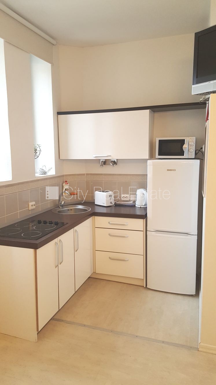 Sludinājumi. Fasādes māja, ir lifts, kāpņu telpa pēc kosmētiskā remonta, studio tipa, virtuve apvienota ar Cena: 500 EUR/mēn Foto #14