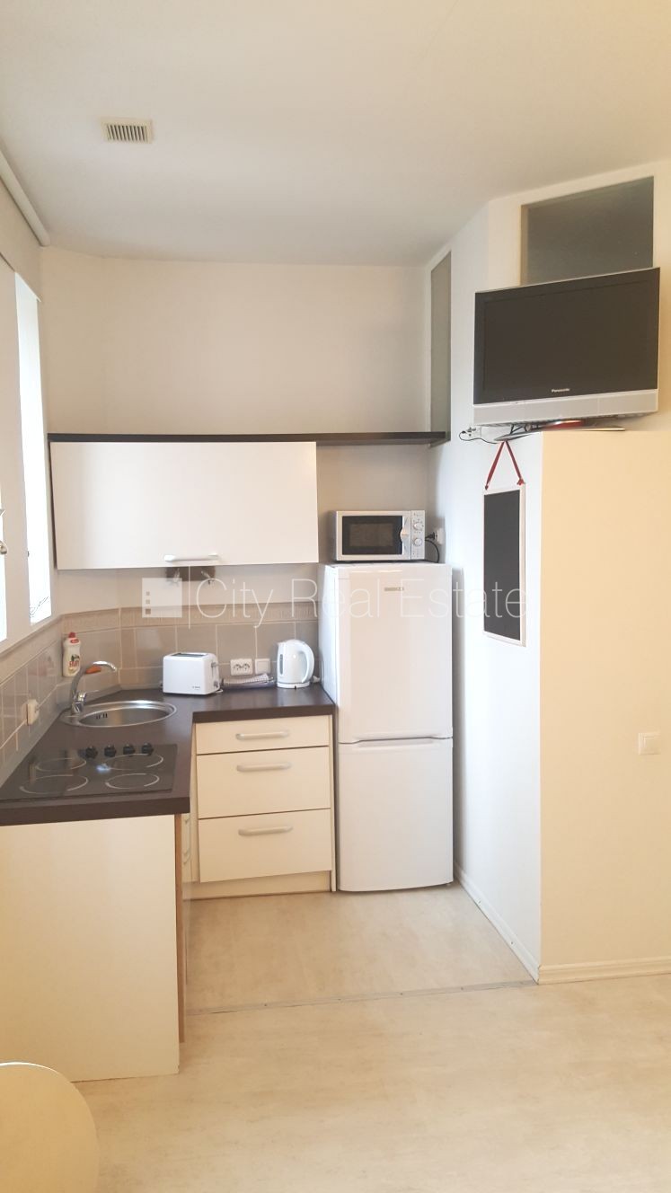 Sludinājumi. Fasādes māja, ir lifts, kāpņu telpa pēc kosmētiskā remonta, studio tipa, virtuve apvienota ar Cena: 500 EUR/mēn Foto #12