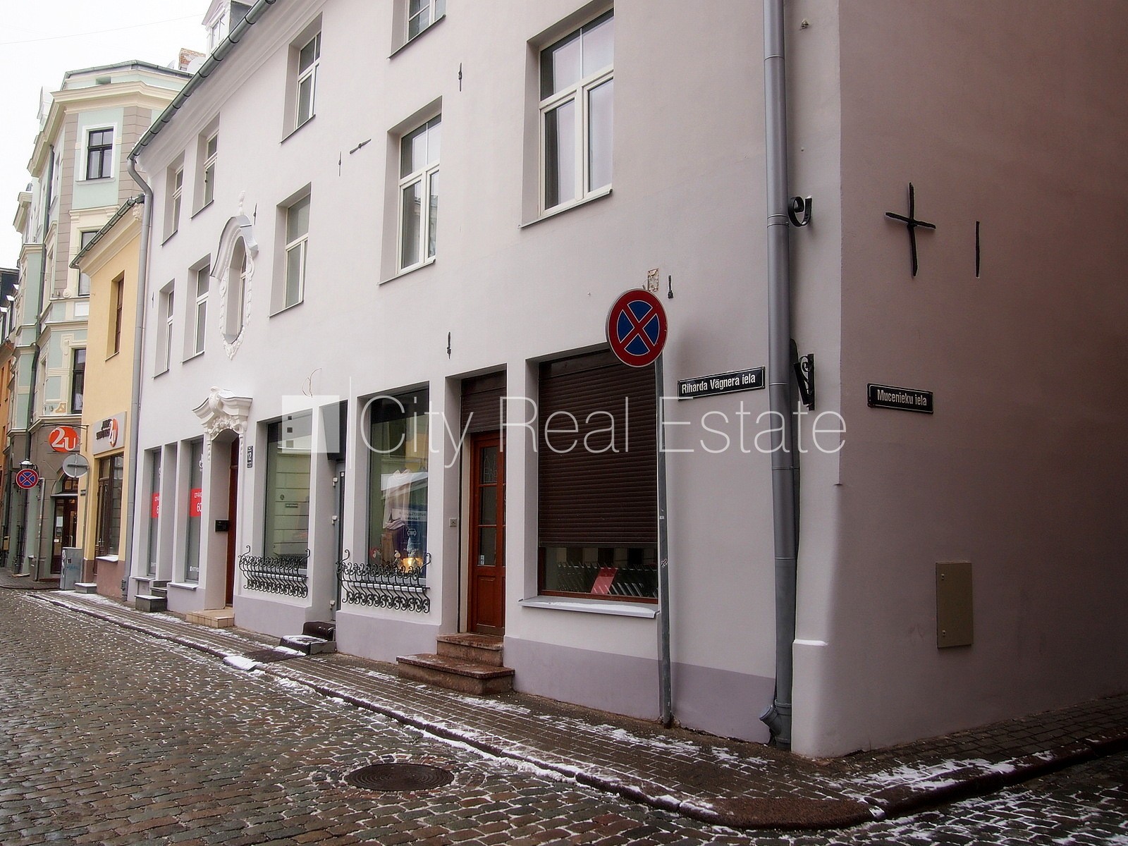 Sludinājumi. Fasādes māja, renovēta māja, ieeja no ielas, logi vērsti mājas abās pusēs, pilnā apdare, lielais Cena: 210000 EUR Foto #1