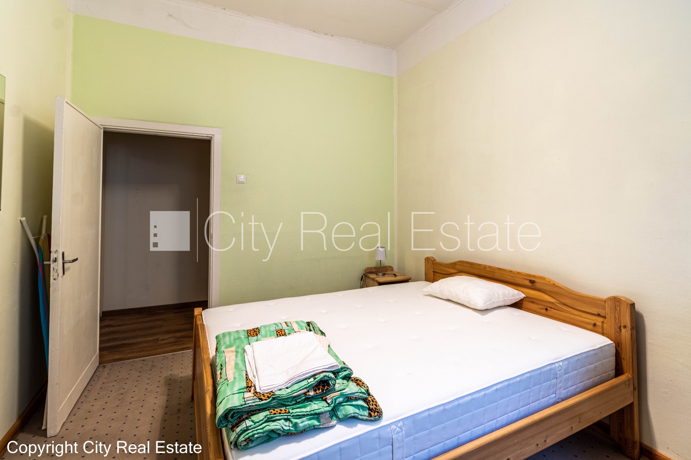 Sludinājumi. Pagalma ēka, renovēta māja, labiekārtots apzaļumots pagalms, slēgts pagalms, vieta automašīnai, Cena: 630 EUR/mēn Foto #4