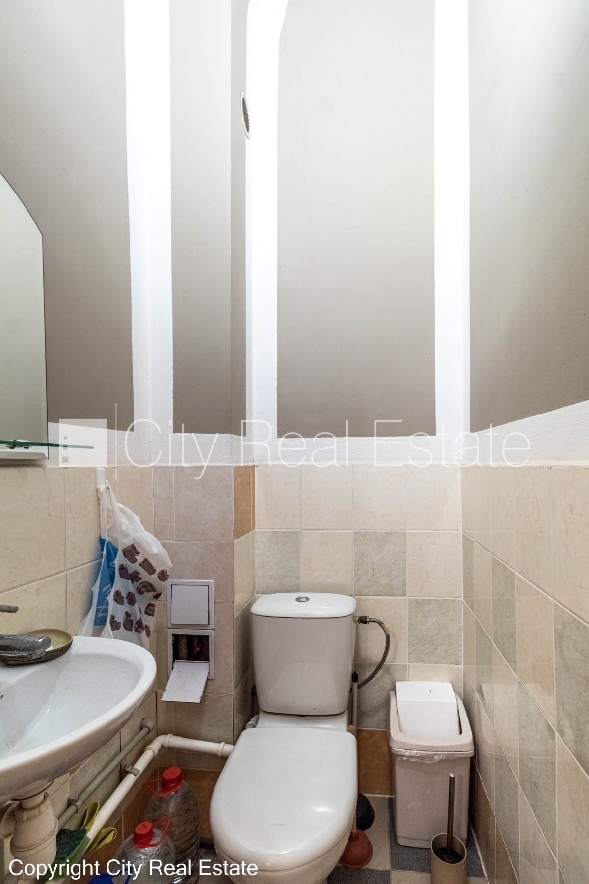 Sludinājumi. Pagalma ēka, renovēta māja, labiekārtots apzaļumots pagalms, slēgts pagalms, vieta automašīnai, Cena: 630 EUR/mēn Foto #13