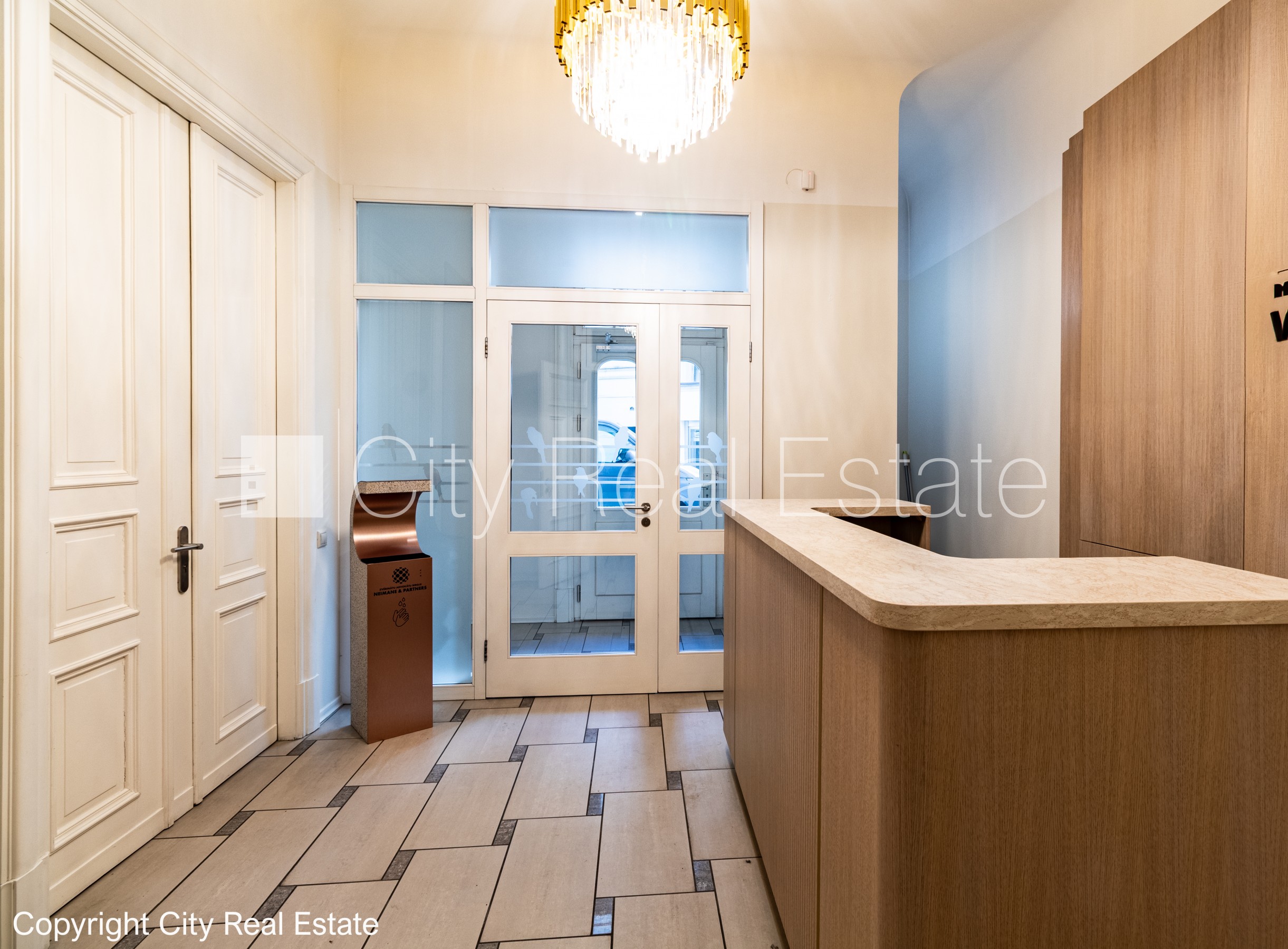 Объявление. Дом во дворе, реновированный дом, вход со двора, терасса, окна выходят во двор, окна выходят в обе Цена: 1000 EUR/мес. Foto #19