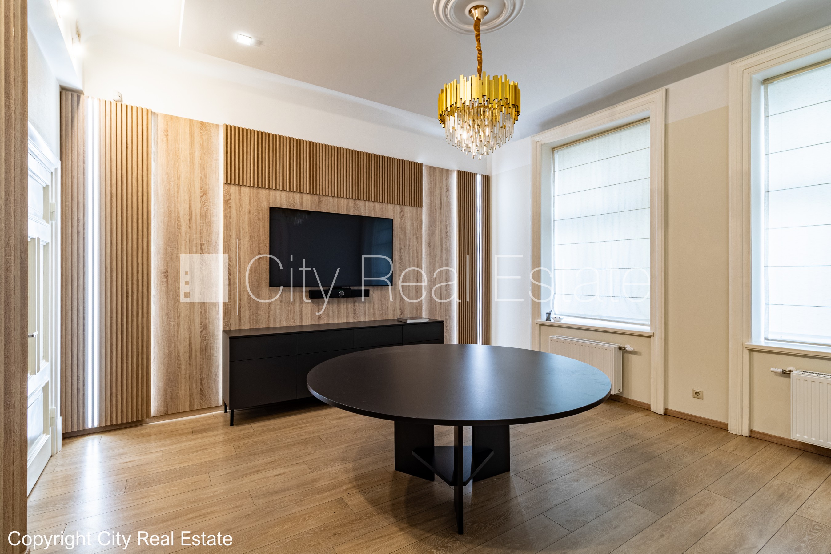 Объявление. Дом во дворе, реновированный дом, вход со двора, терасса, окна выходят во двор, окна выходят в обе Цена: 1000 EUR/мес. Foto #4