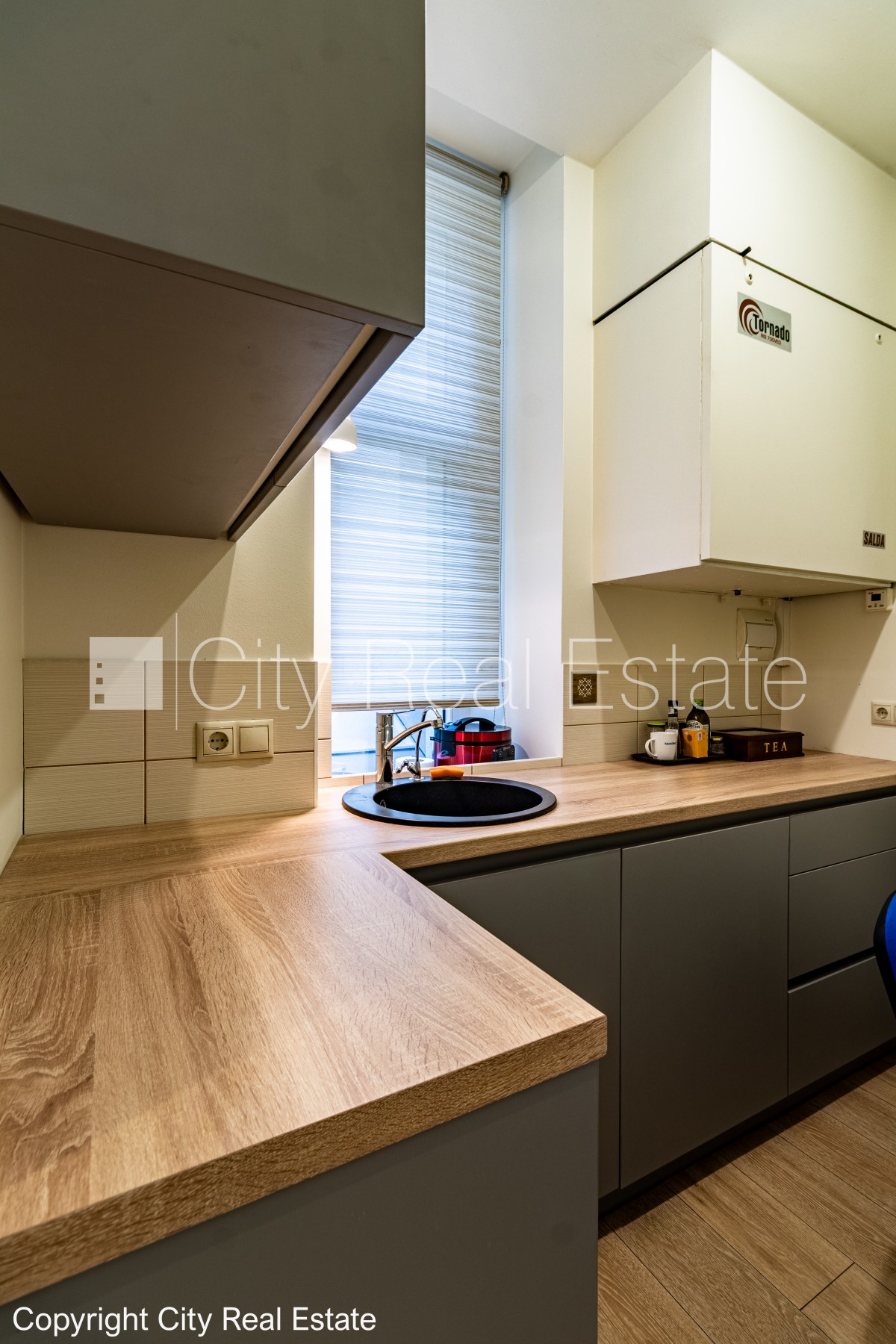 Объявление. Дом во дворе, реновированный дом, вход со двора, терасса, окна выходят во двор, окна выходят в обе Цена: 1000 EUR/мес. Foto #17