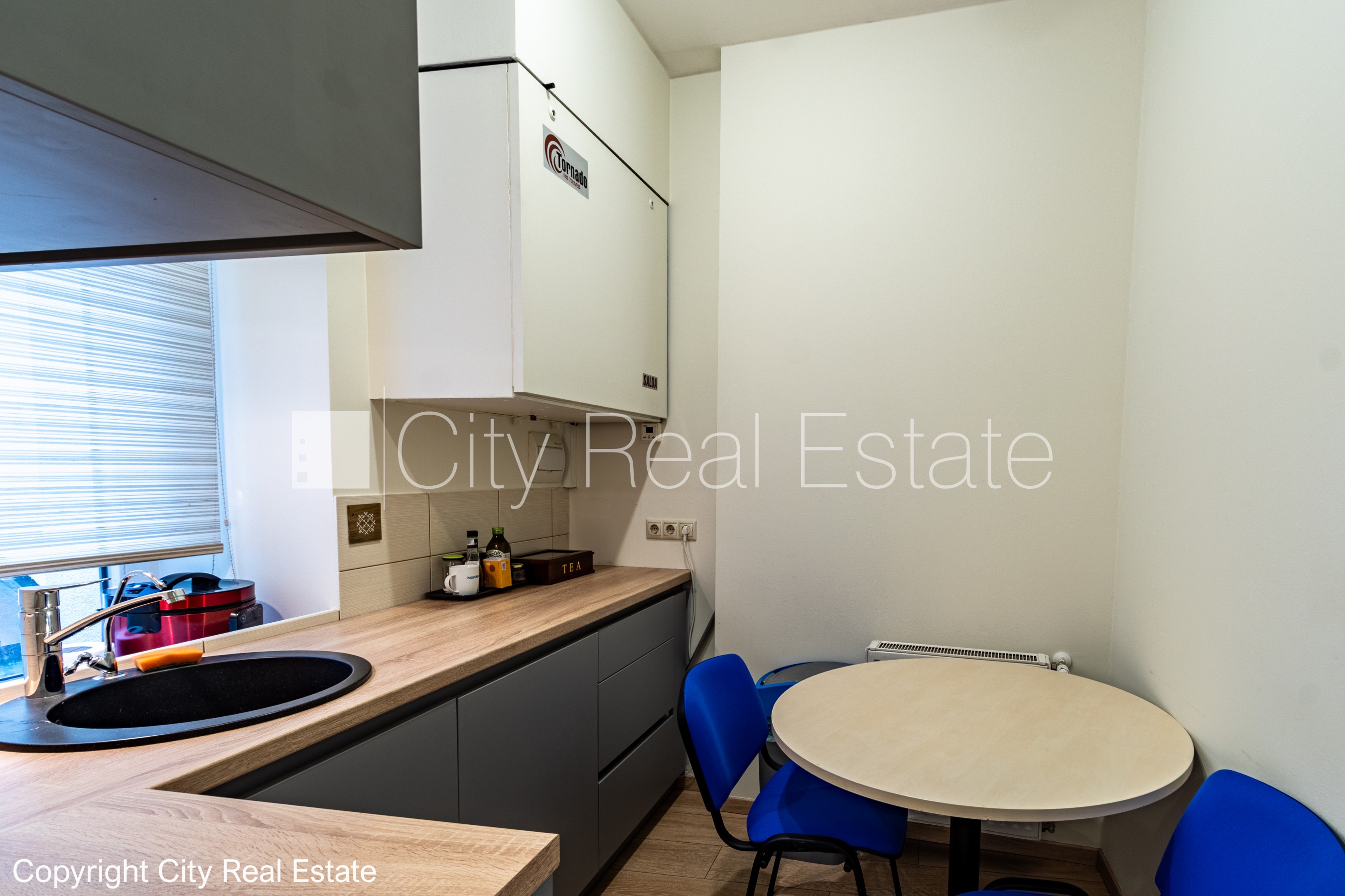 Объявление. Дом во дворе, реновированный дом, вход со двора, терасса, окна выходят во двор, окна выходят в обе Цена: 1000 EUR/мес. Foto #16