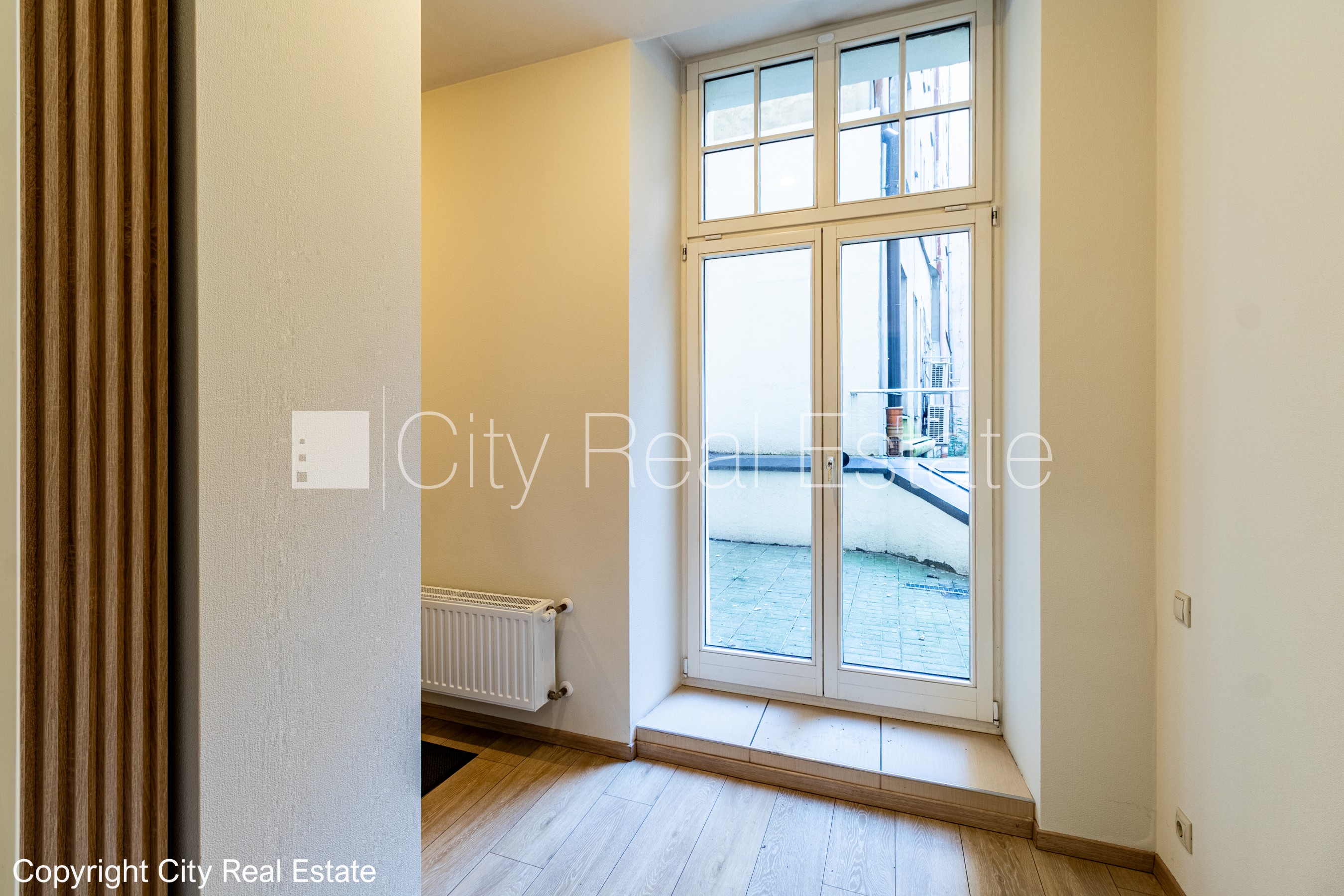 Объявление. Дом во дворе, реновированный дом, вход со двора, терасса, окна выходят во двор, окна выходят в обе Цена: 1000 EUR/мес. Foto #14