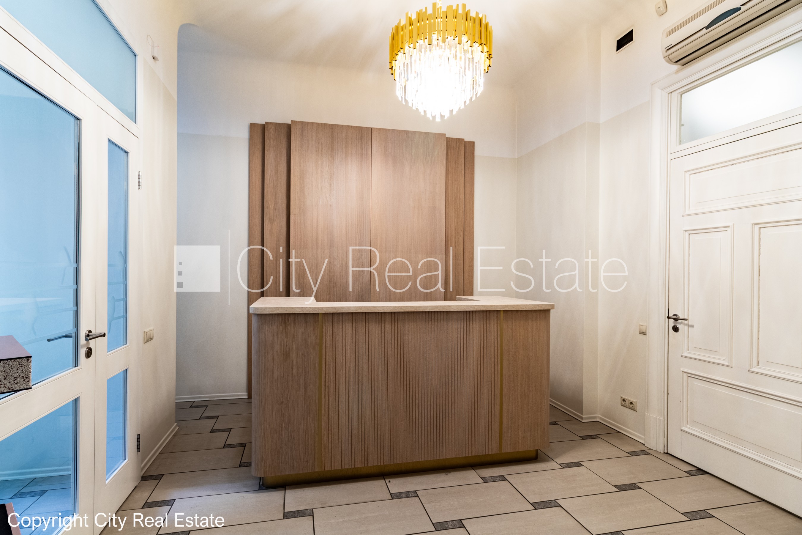 Объявление. Дом во дворе, реновированный дом, вход со двора, терасса, окна выходят во двор, окна выходят в обе Цена: 1000 EUR/мес. Foto #20