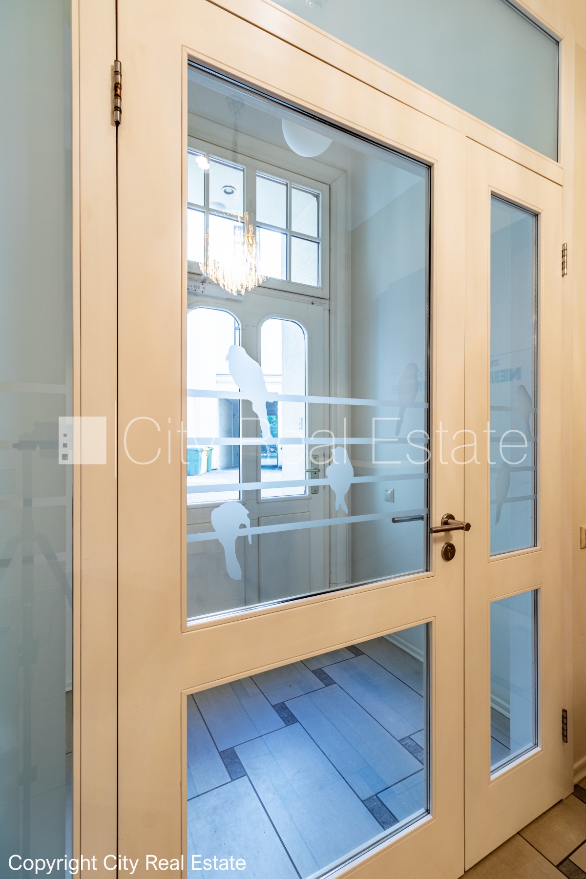 Объявление. Дом во дворе, реновированный дом, вход со двора, терасса, окна выходят во двор, окна выходят в обе Цена: 1000 EUR/мес. Foto #22